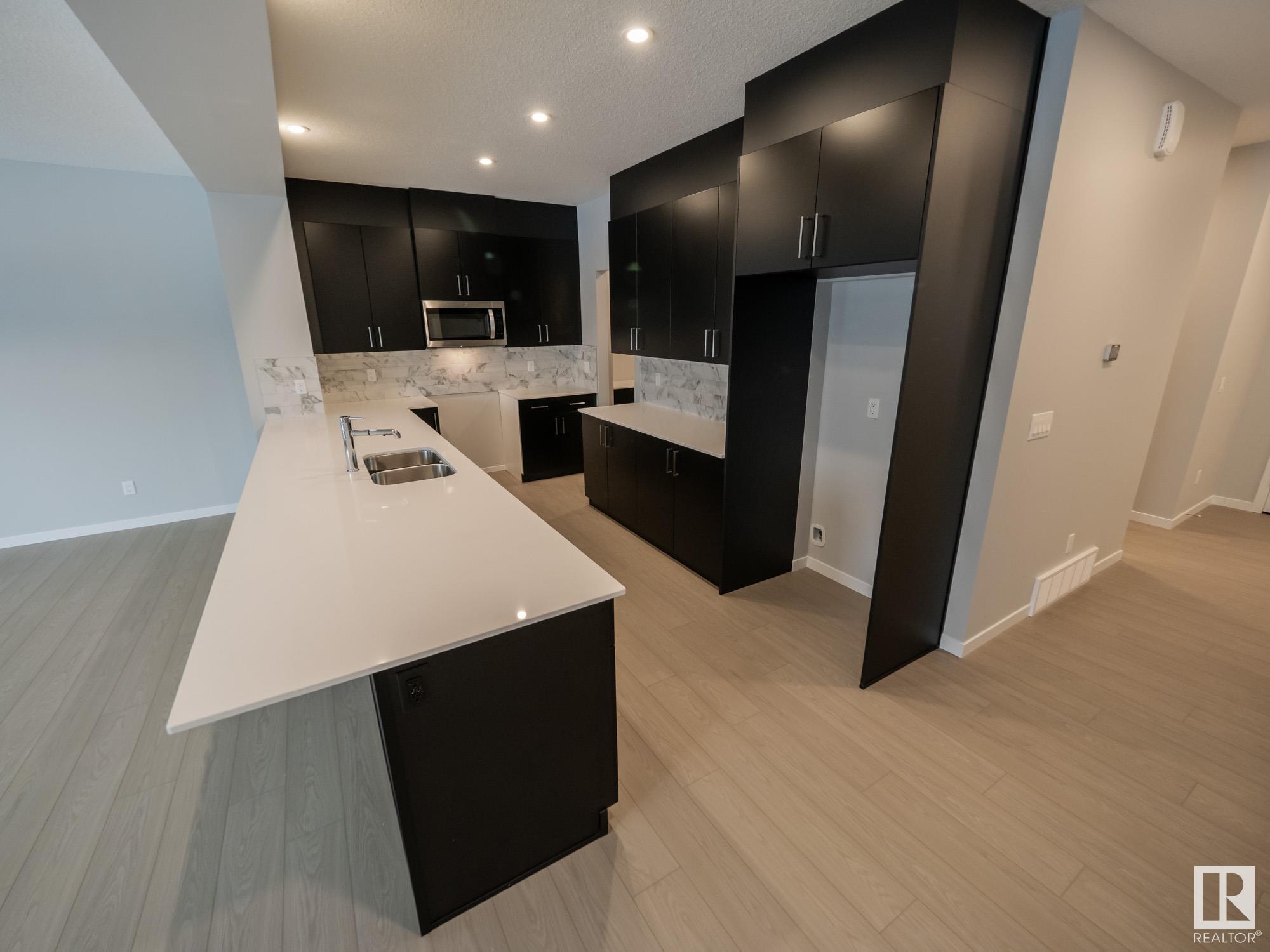      2528 209 ST NW , Edmonton,  ,T6M 2K7 ;  Listing Number: MLS E4418340