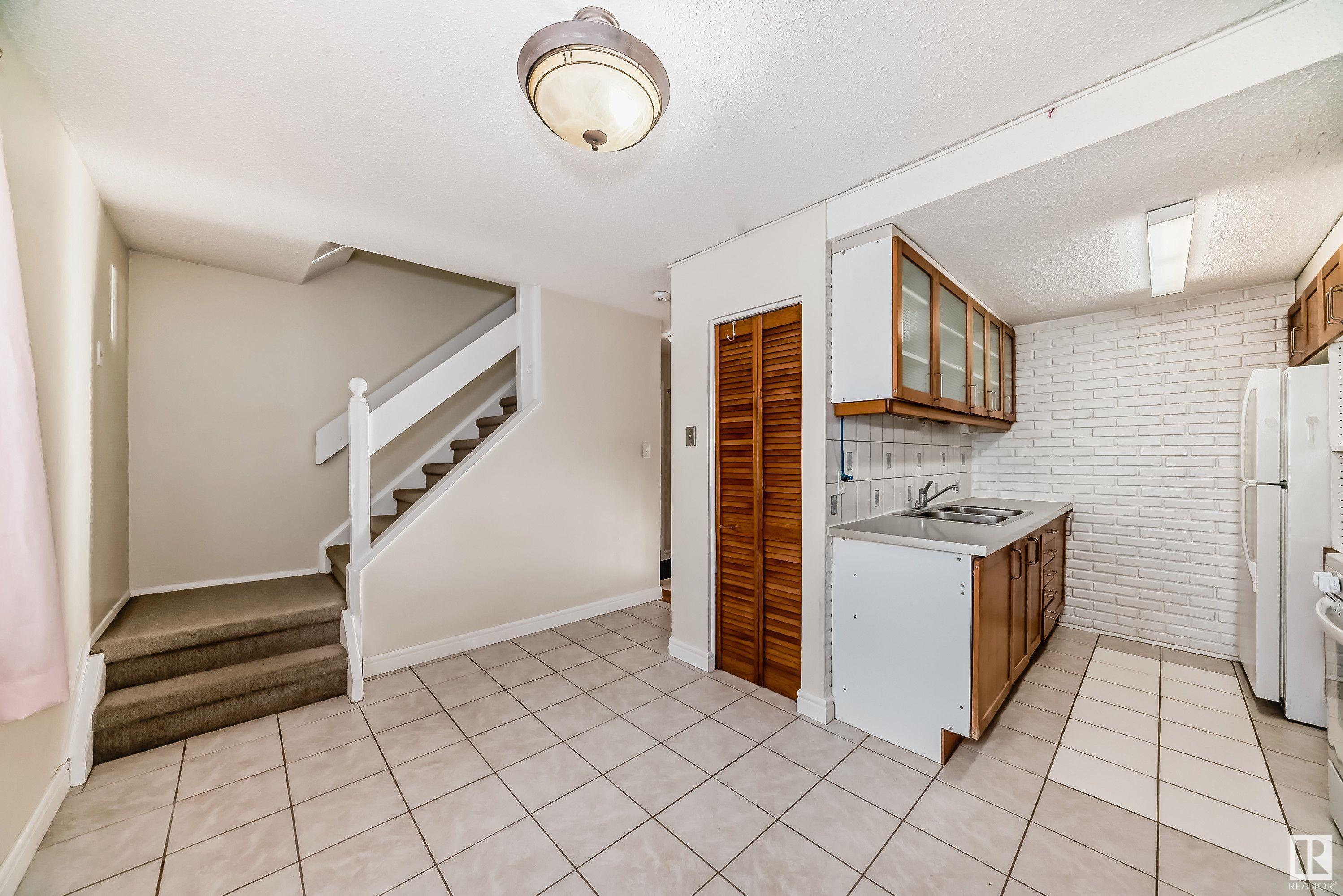      111 WOODSTOCK NW , Edmonton,  ,T5T 0H6 ;  Listing Number: MLS E4418351