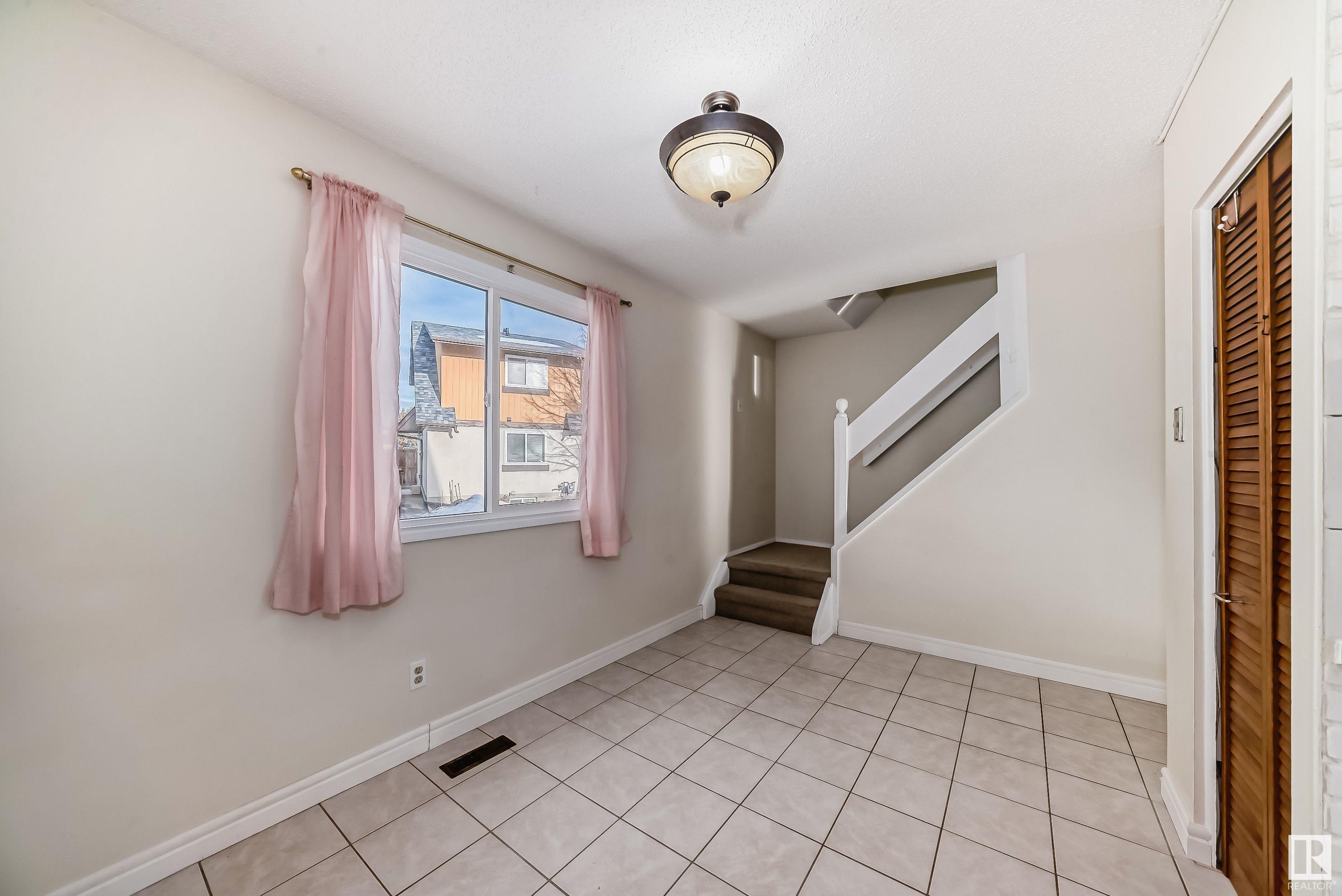      111 WOODSTOCK NW , Edmonton,  ,T5T 0H6 ;  Listing Number: MLS E4418351
