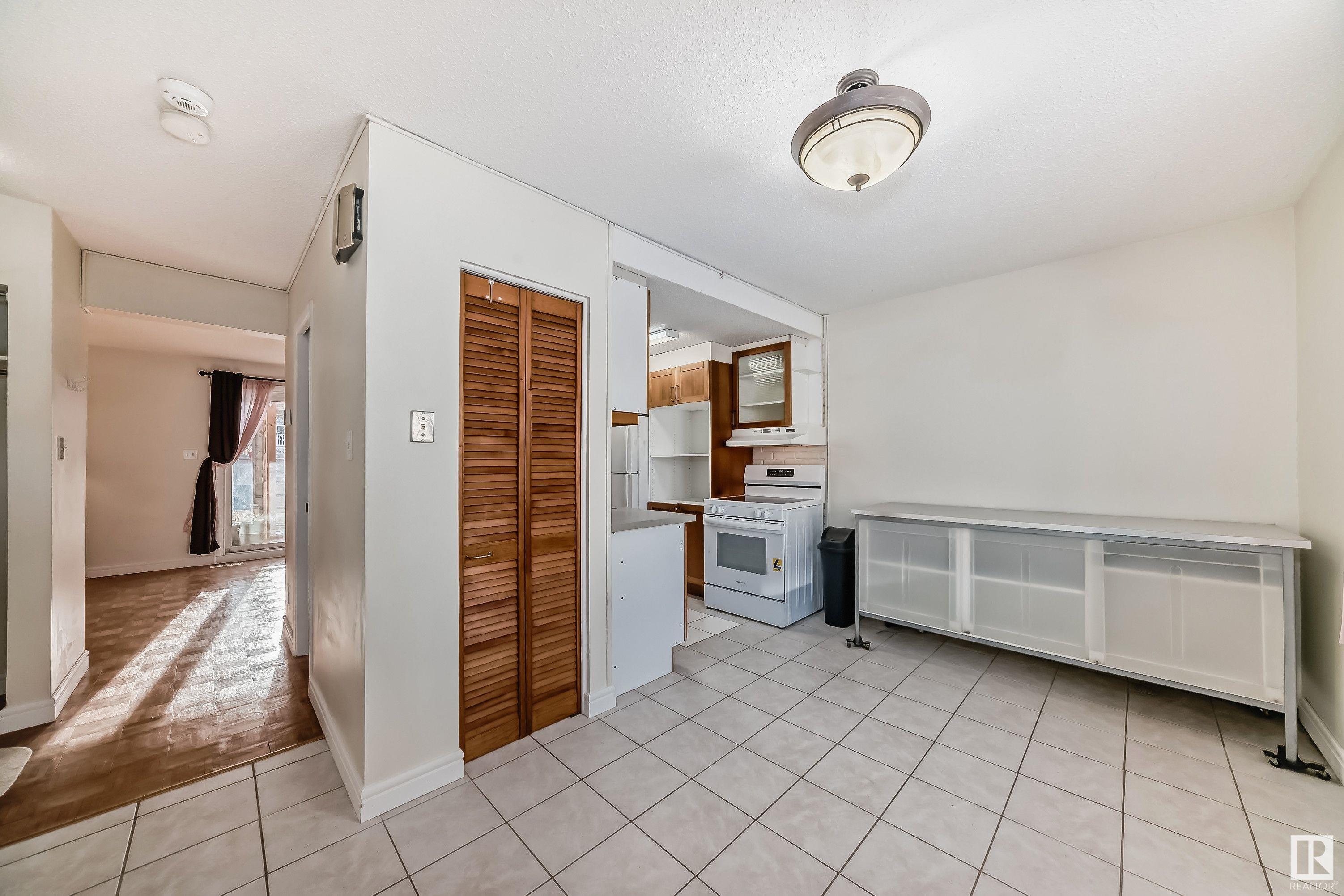      111 WOODSTOCK NW , Edmonton,  ,T5T 0H6 ;  Listing Number: MLS E4418351
