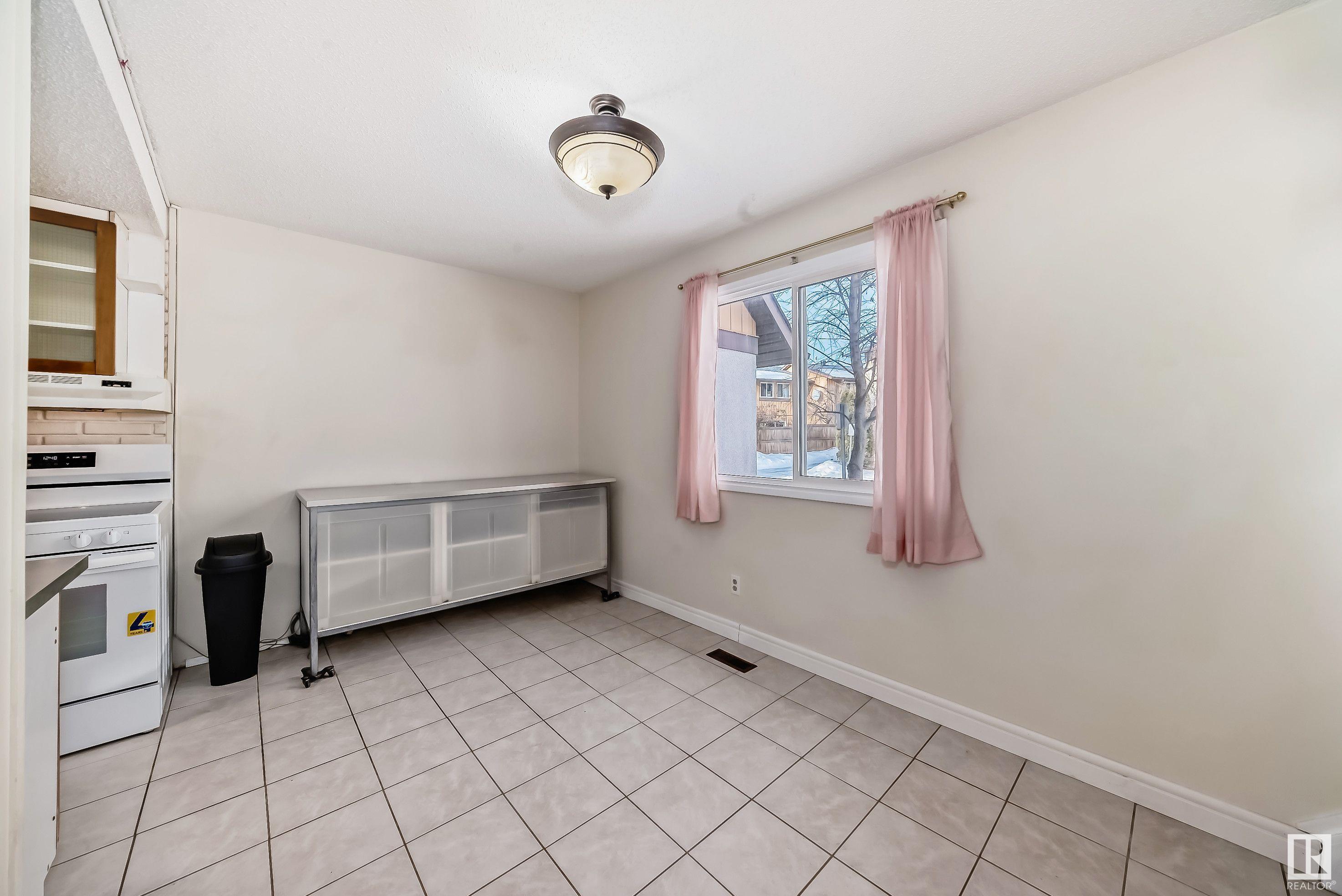      111 WOODSTOCK NW , Edmonton,  ,T5T 0H6 ;  Listing Number: MLS E4418351