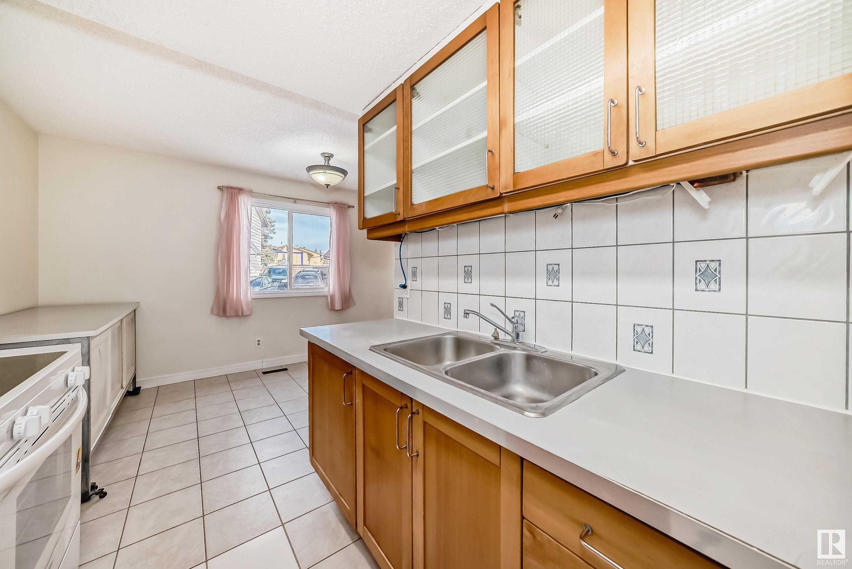      111 WOODSTOCK NW , Edmonton,  ,T5T 0H6 ;  Listing Number: MLS E4418351