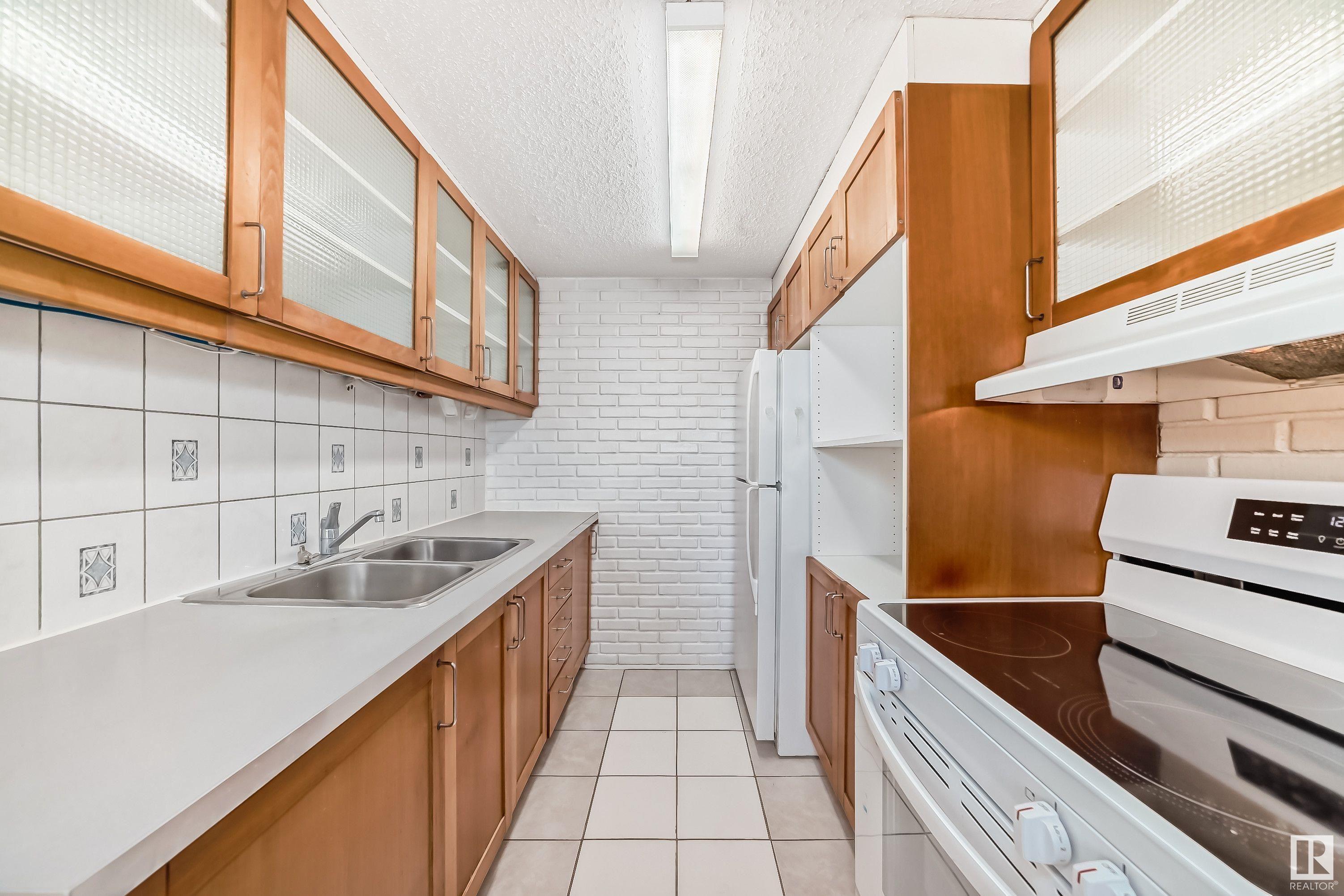      111 WOODSTOCK NW , Edmonton,  ,T5T 0H6 ;  Listing Number: MLS E4418351