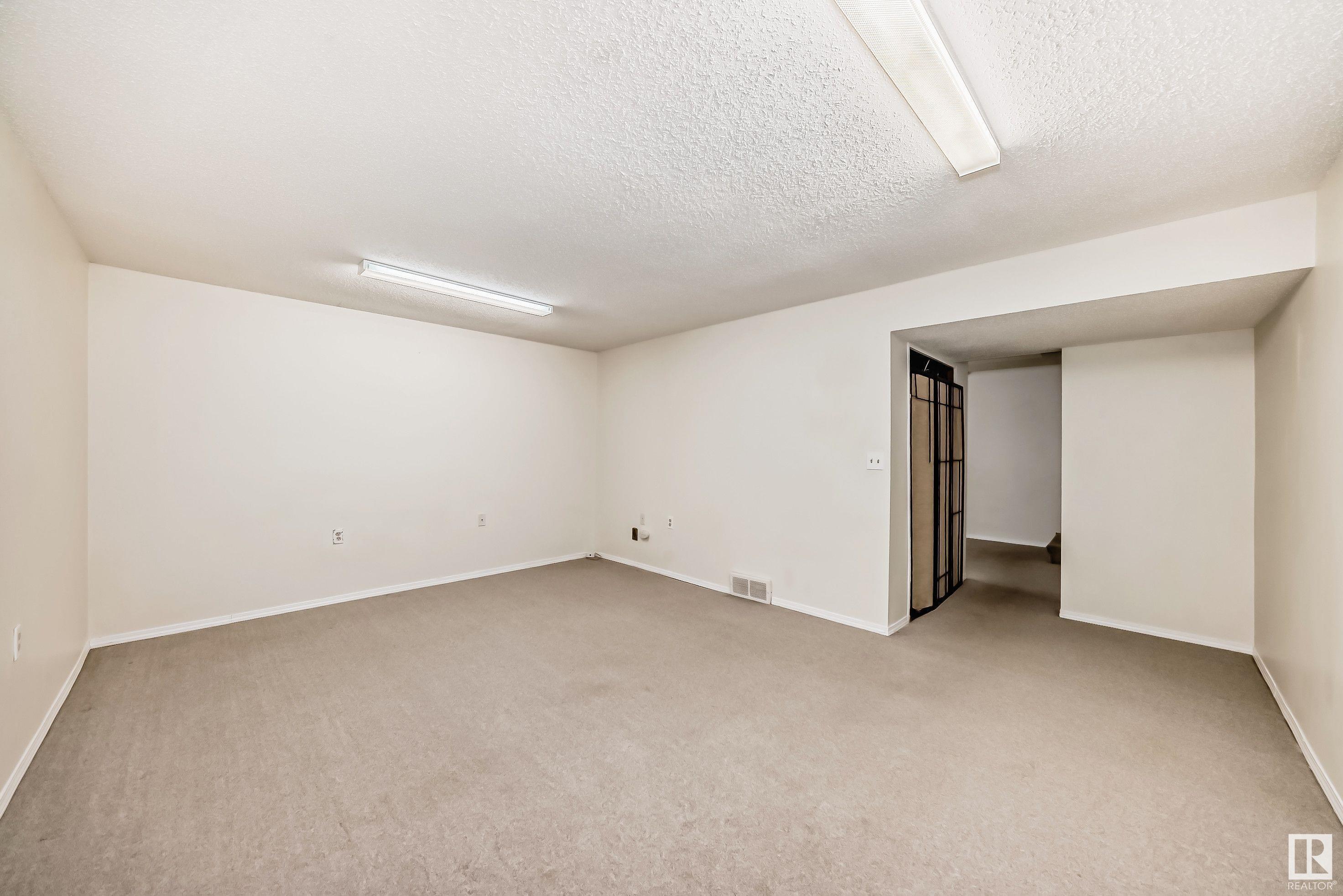      111 WOODSTOCK NW , Edmonton,  ,T5T 0H6 ;  Listing Number: MLS E4418351