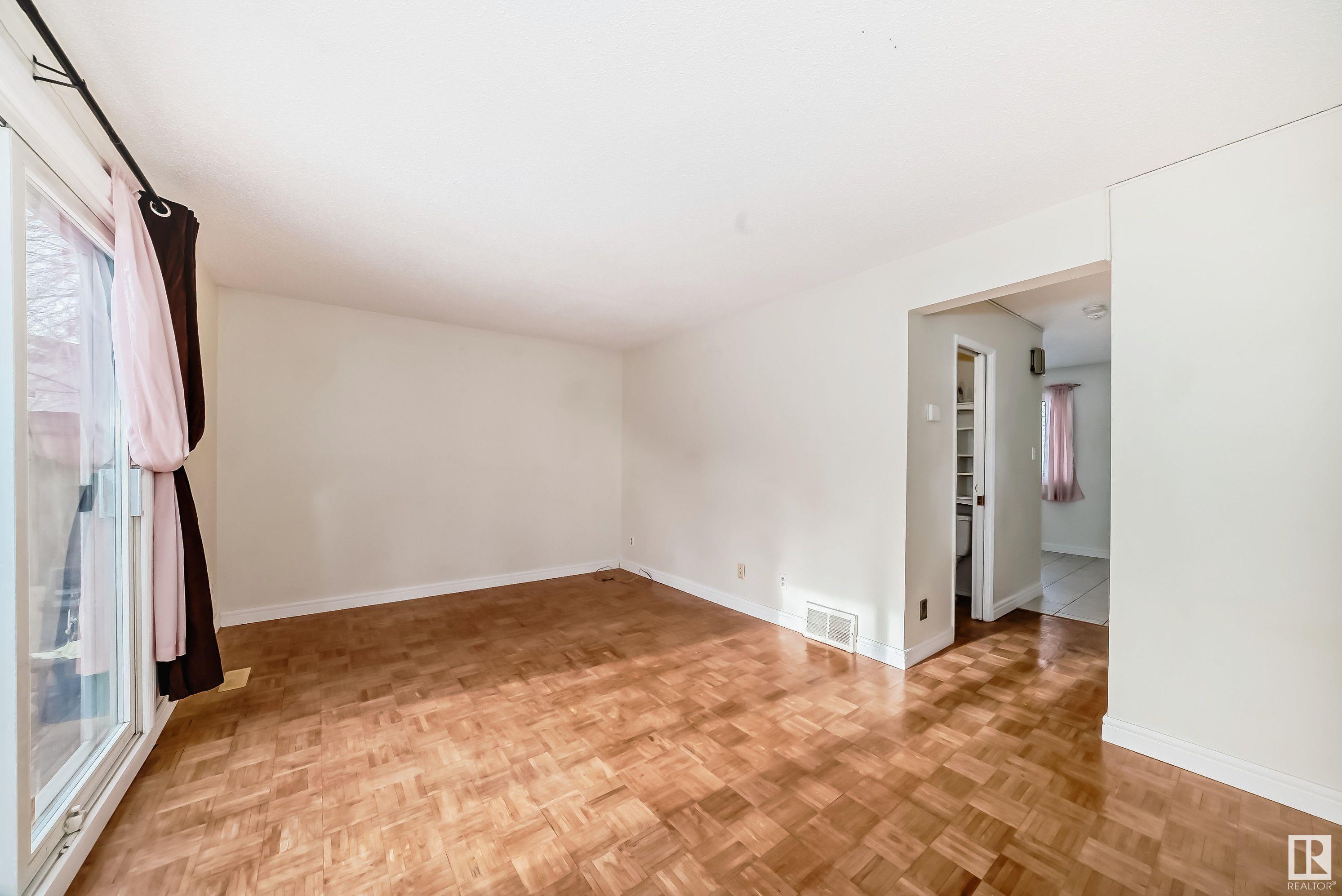      111 WOODSTOCK NW , Edmonton,  ,T5T 0H6 ;  Listing Number: MLS E4418351