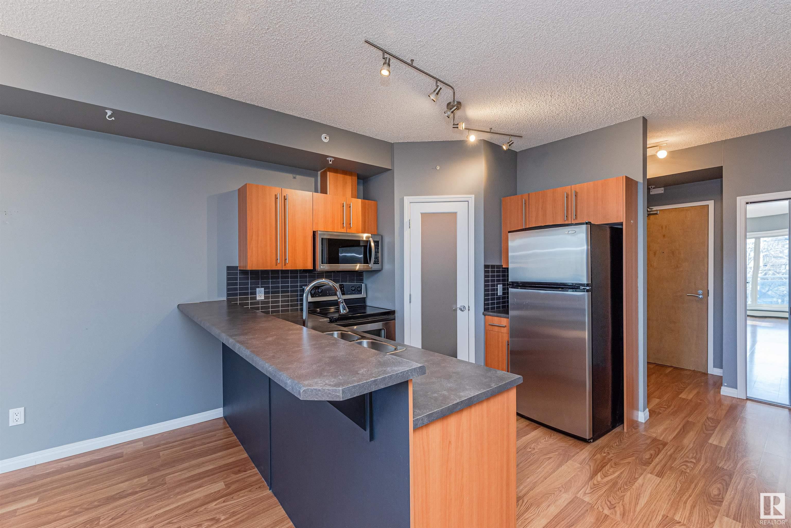      #402 10504 99 AV NW , Edmonton,  ,T5K 1B2 ;  Listing Number: MLS E4418372