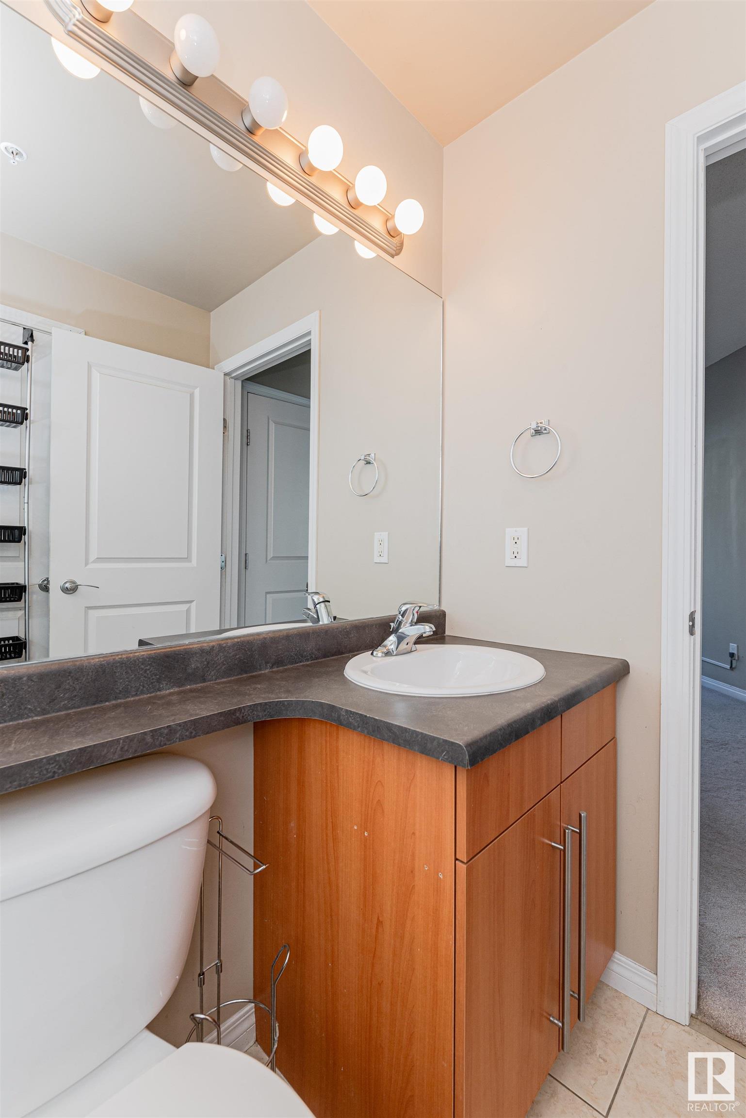      #402 10504 99 AV NW , Edmonton,  ,T5K 1B2 ;  Listing Number: MLS E4418372