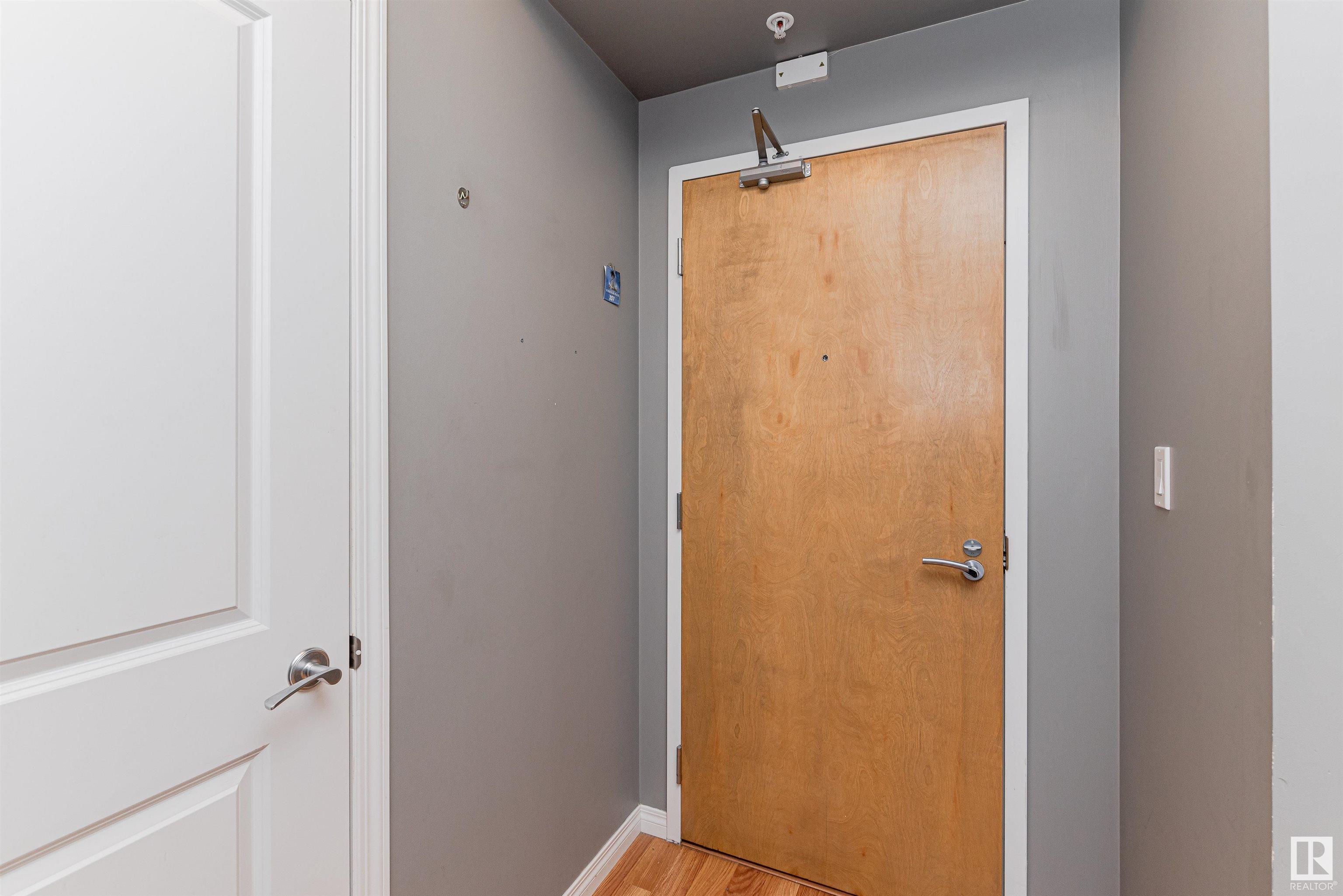     #402 10504 99 AV NW , Edmonton,  ,T5K 1B2 ;  Listing Number: MLS E4418372