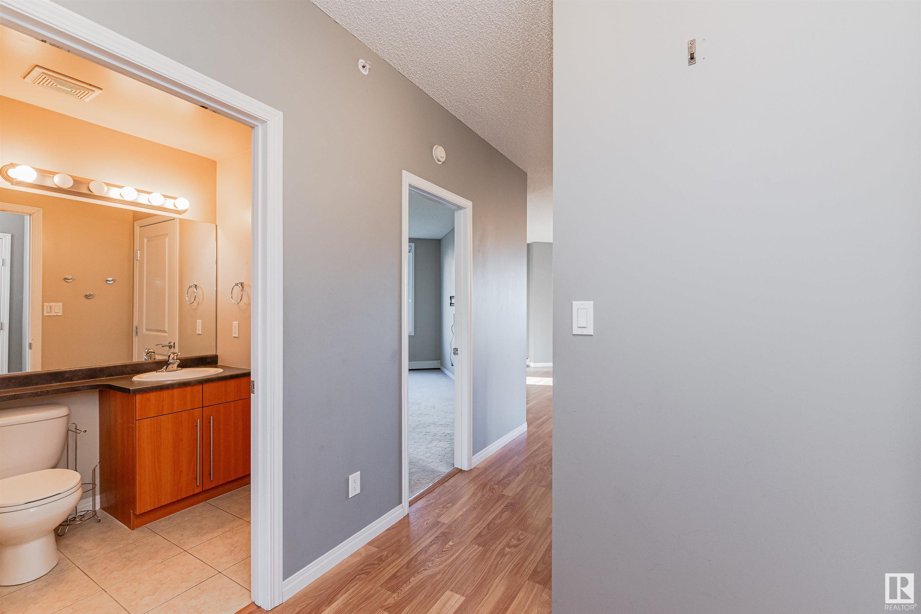      #402 10504 99 AV NW , Edmonton,  ,T5K 1B2 ;  Listing Number: MLS E4418372