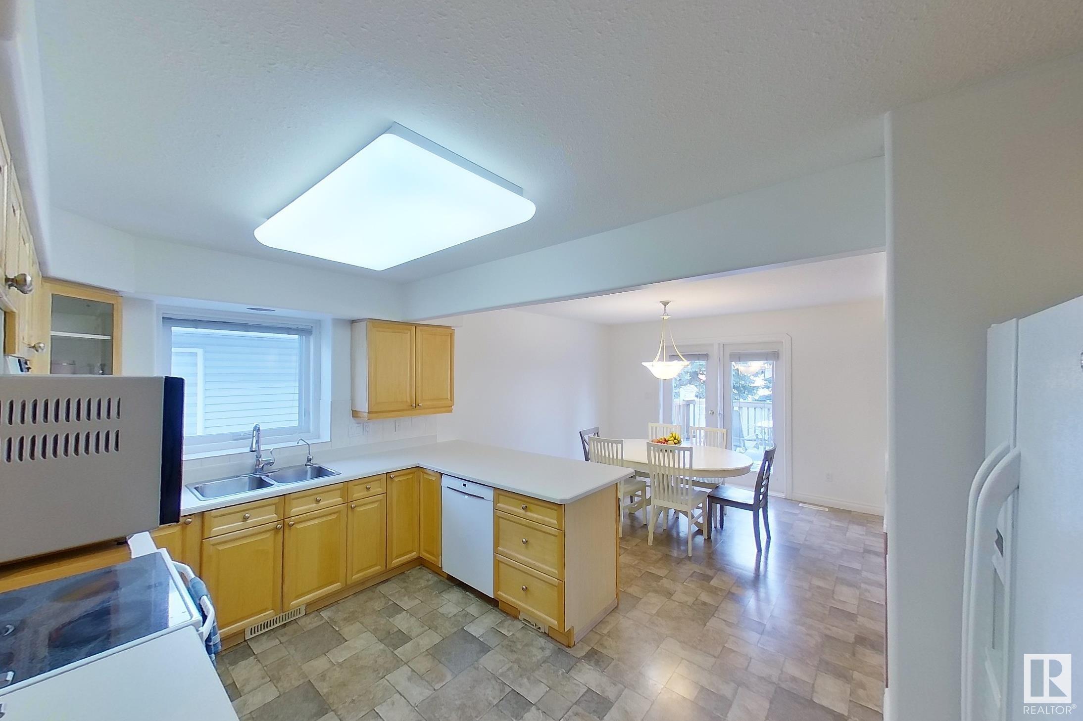      11 DEER PARK CL , Spruce Grove,  ,T7X 3K2 ;  Listing Number: MLS E4418384