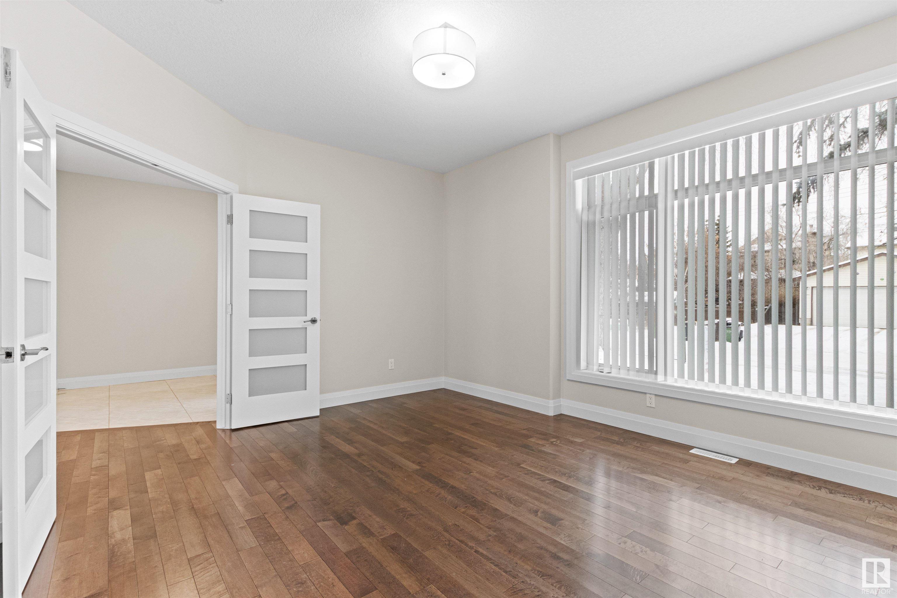      9333 87 AV NW , Edmonton,  ,T6C 1K3 ;  Listing Number: MLS E4418461