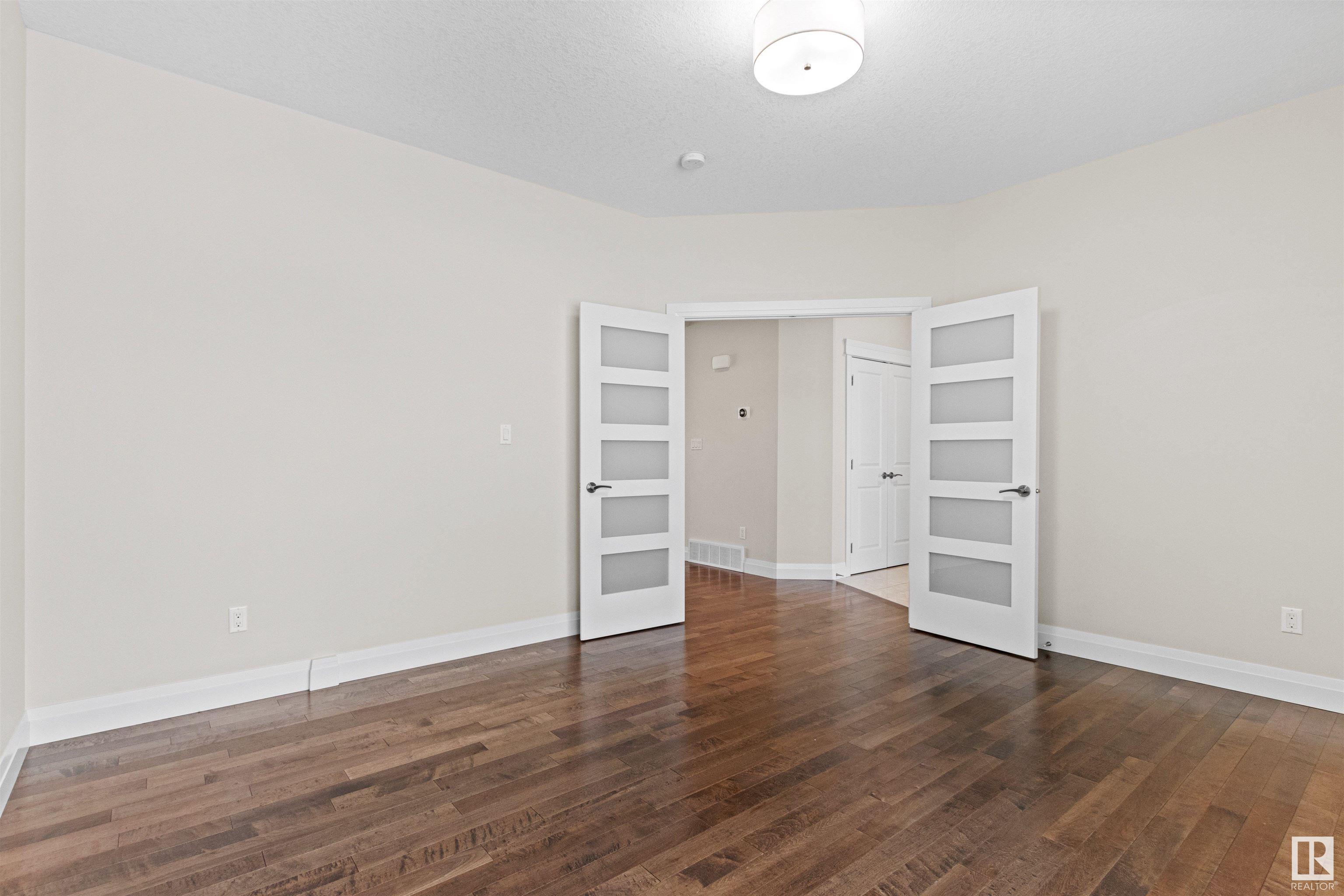     9333 87 AV NW , Edmonton,  ,T6C 1K3 ;  Listing Number: MLS E4418461