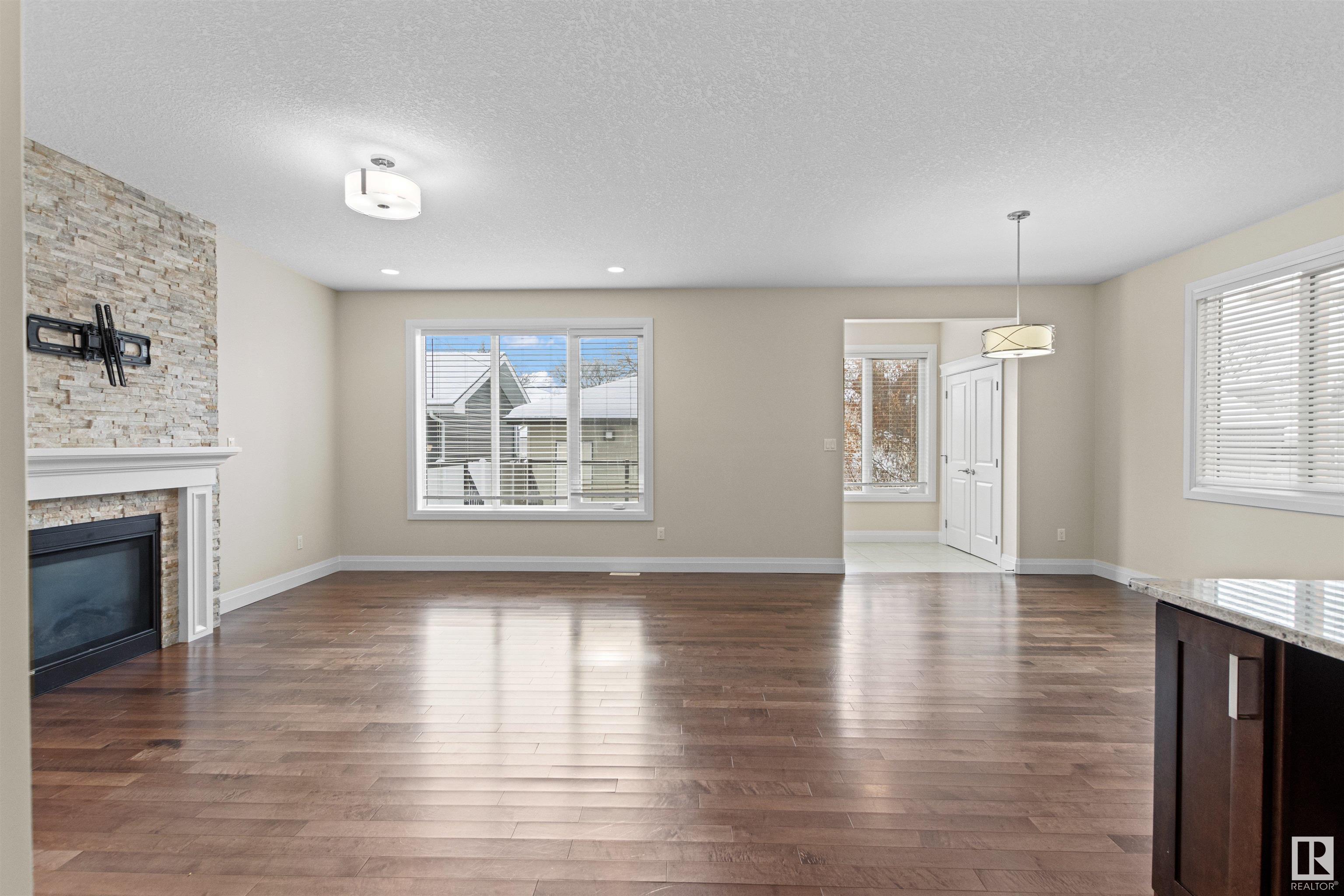      9333 87 AV NW , Edmonton,  ,T6C 1K3 ;  Listing Number: MLS E4418461