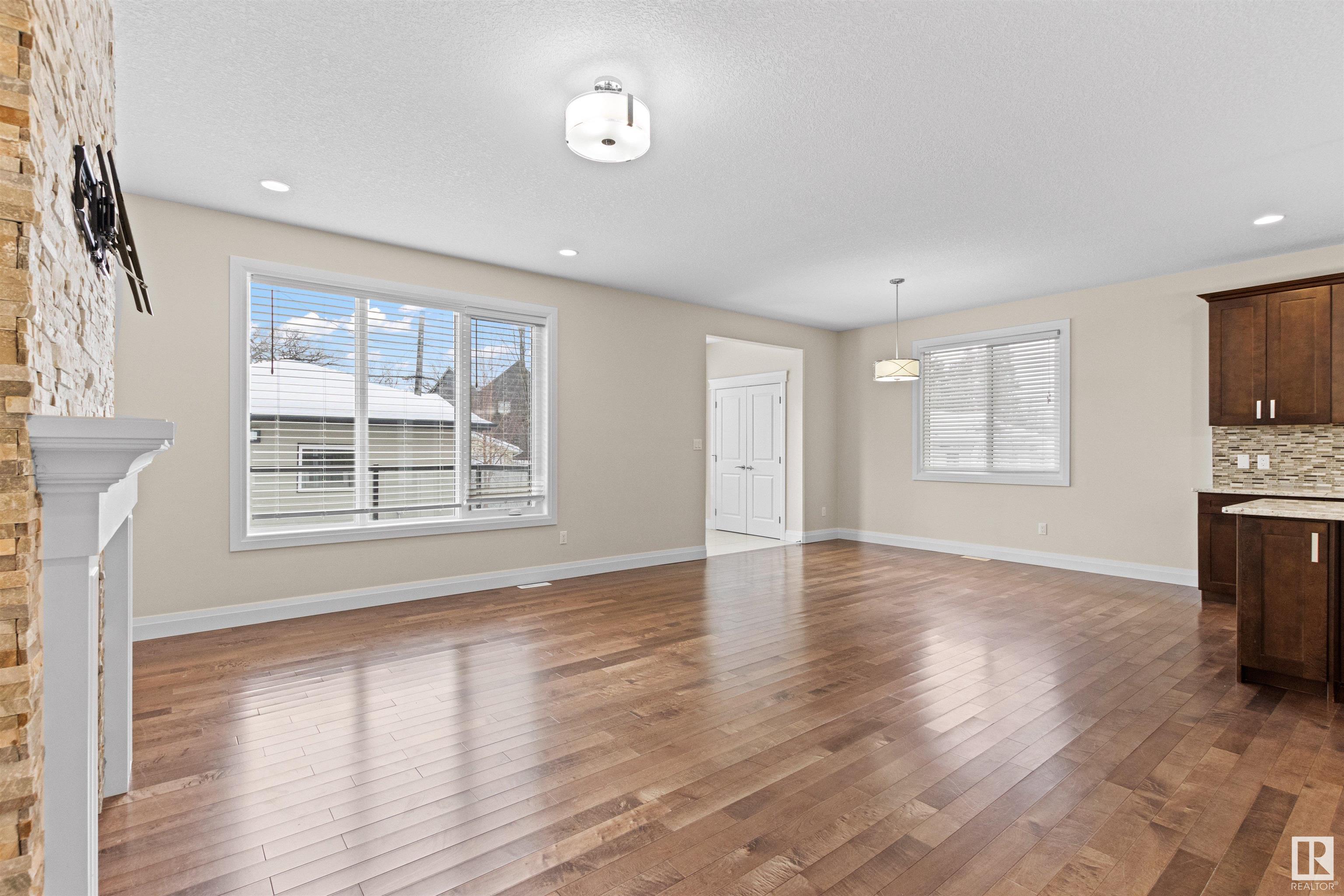      9333 87 AV NW , Edmonton,  ,T6C 1K3 ;  Listing Number: MLS E4418461