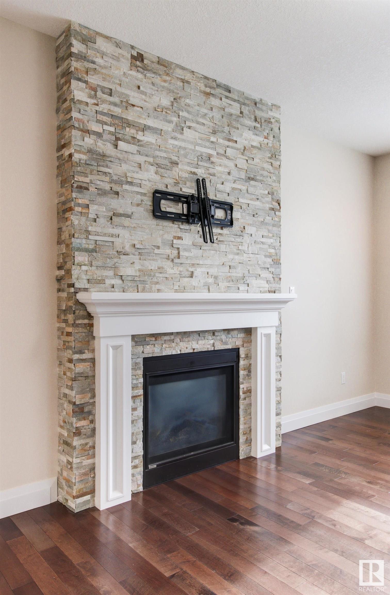      9333 87 AV NW , Edmonton,  ,T6C 1K3 ;  Listing Number: MLS E4418461