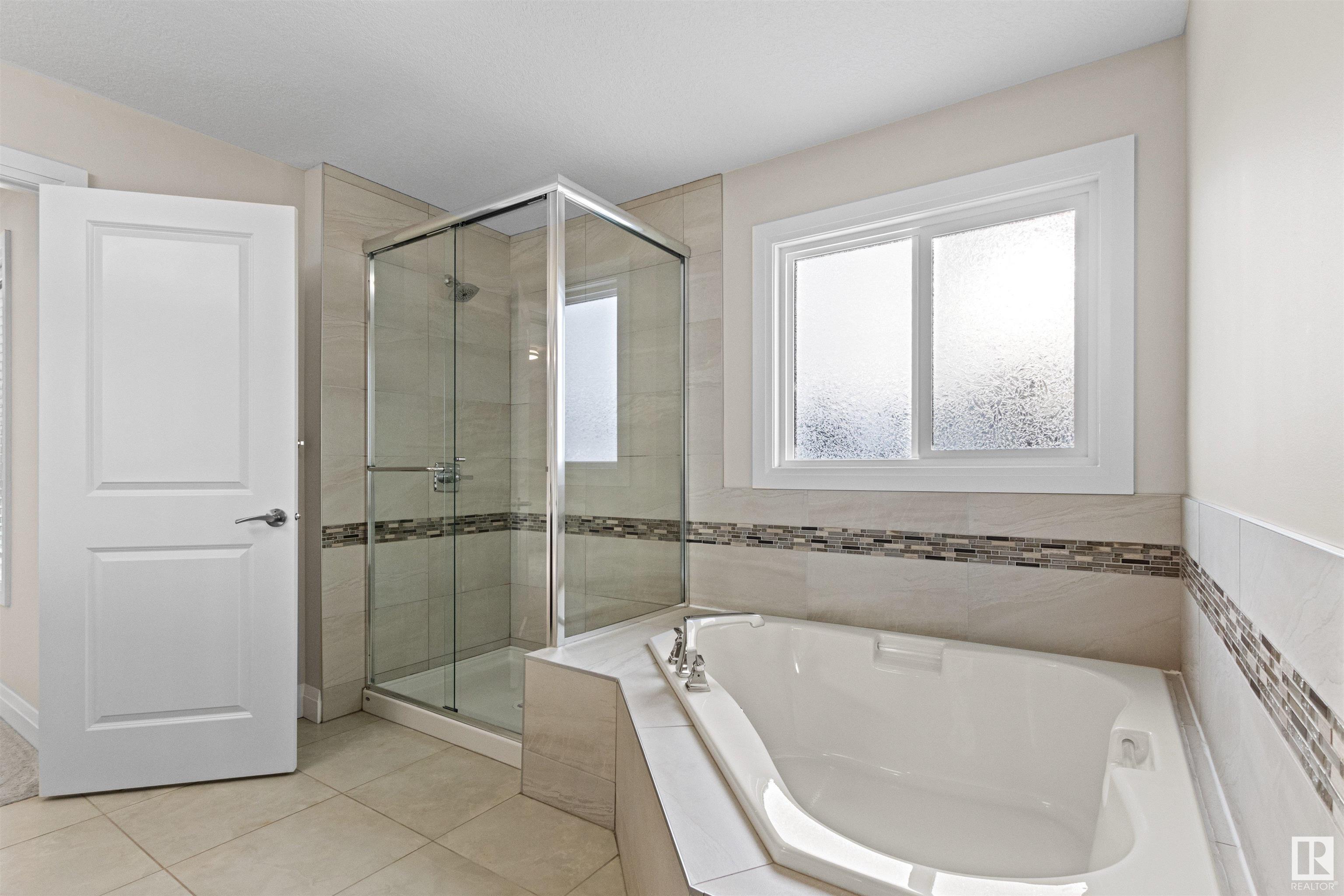      9333 87 AV NW , Edmonton,  ,T6C 1K3 ;  Listing Number: MLS E4418461