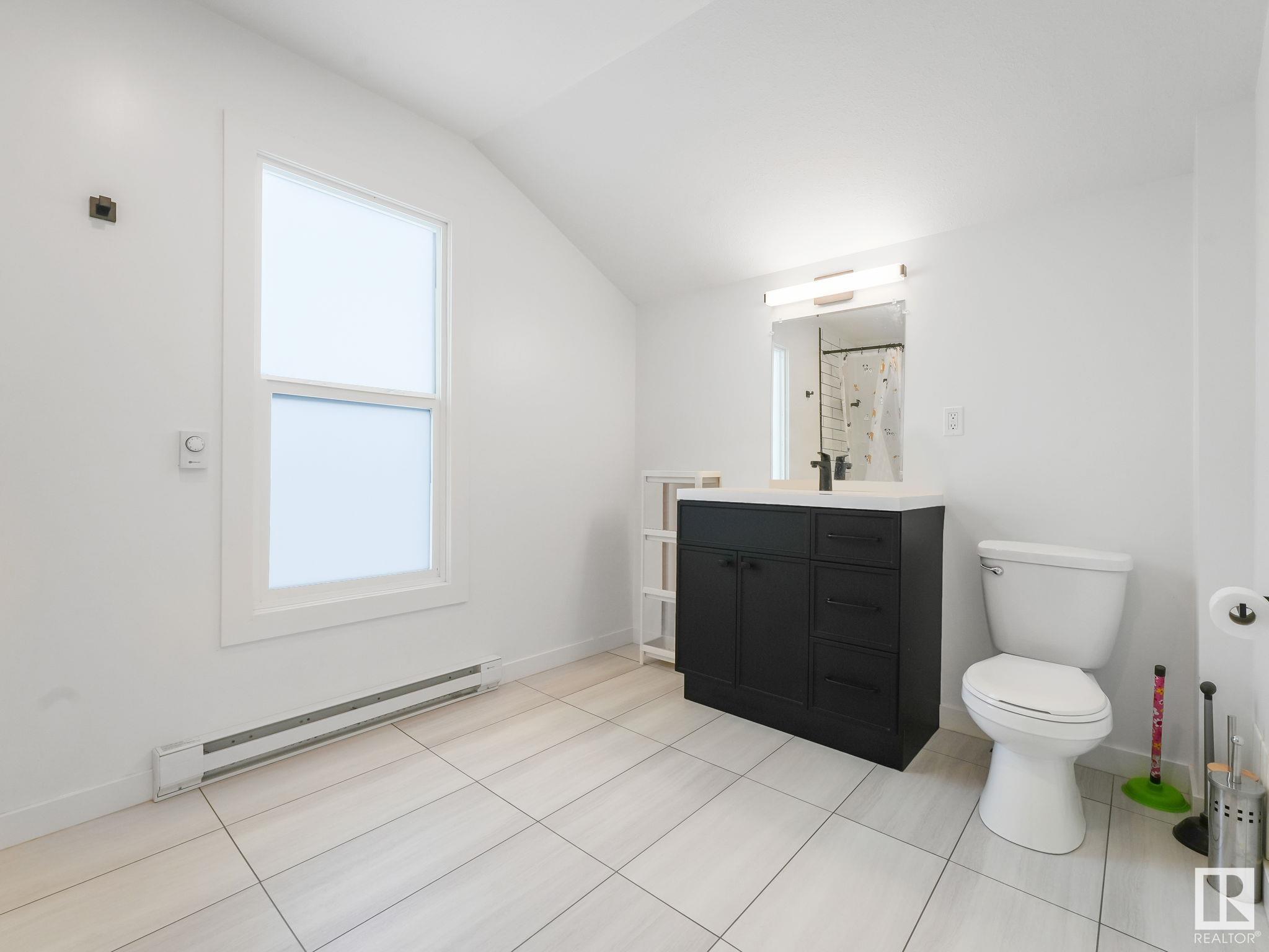      5012 48 ST , Camrose,  ,T4V 1M1 ;  Listing Number: MLS E4418483