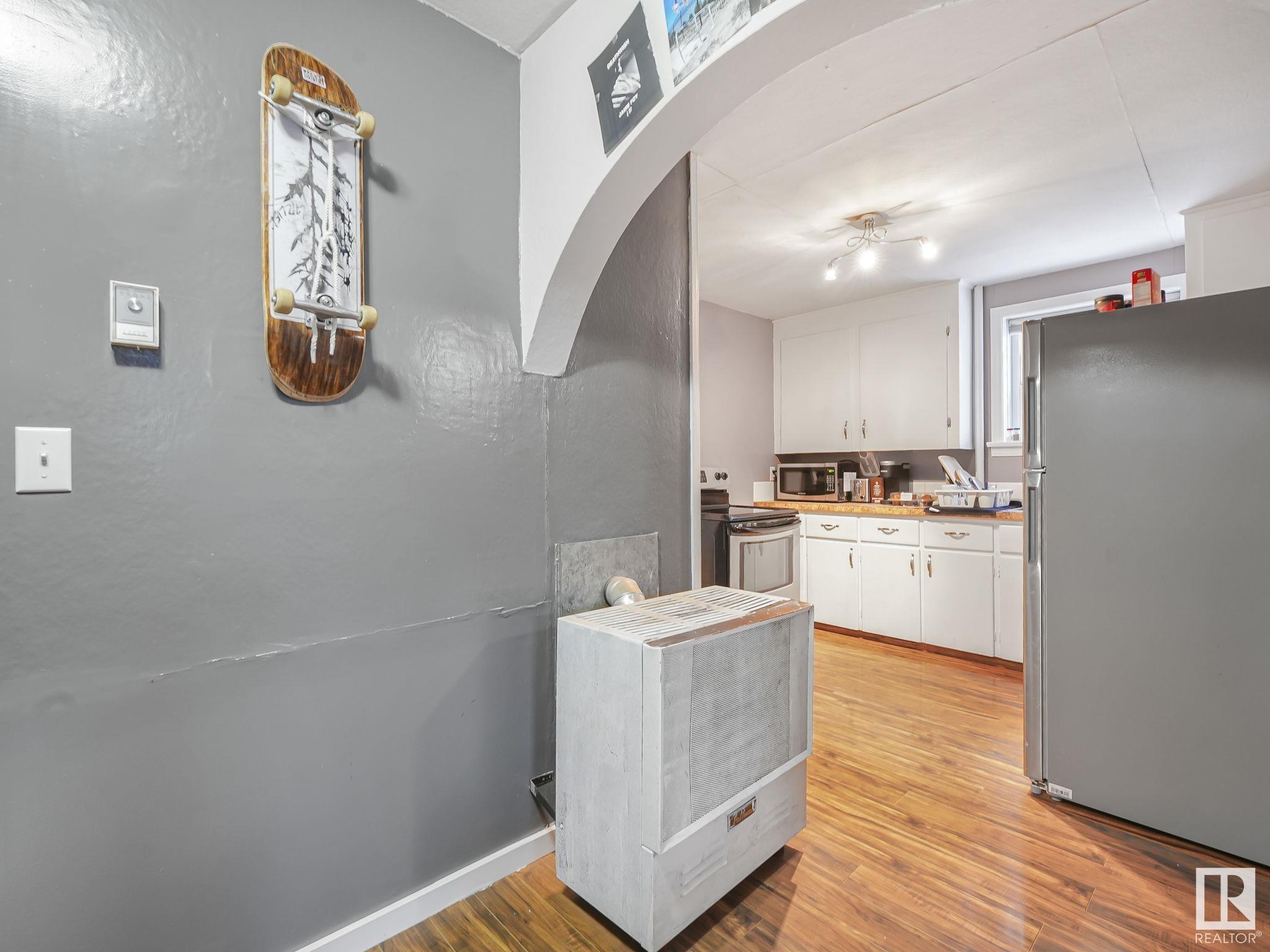      5012 48 ST , Camrose,  ,T4V 1M1 ;  Listing Number: MLS E4418483