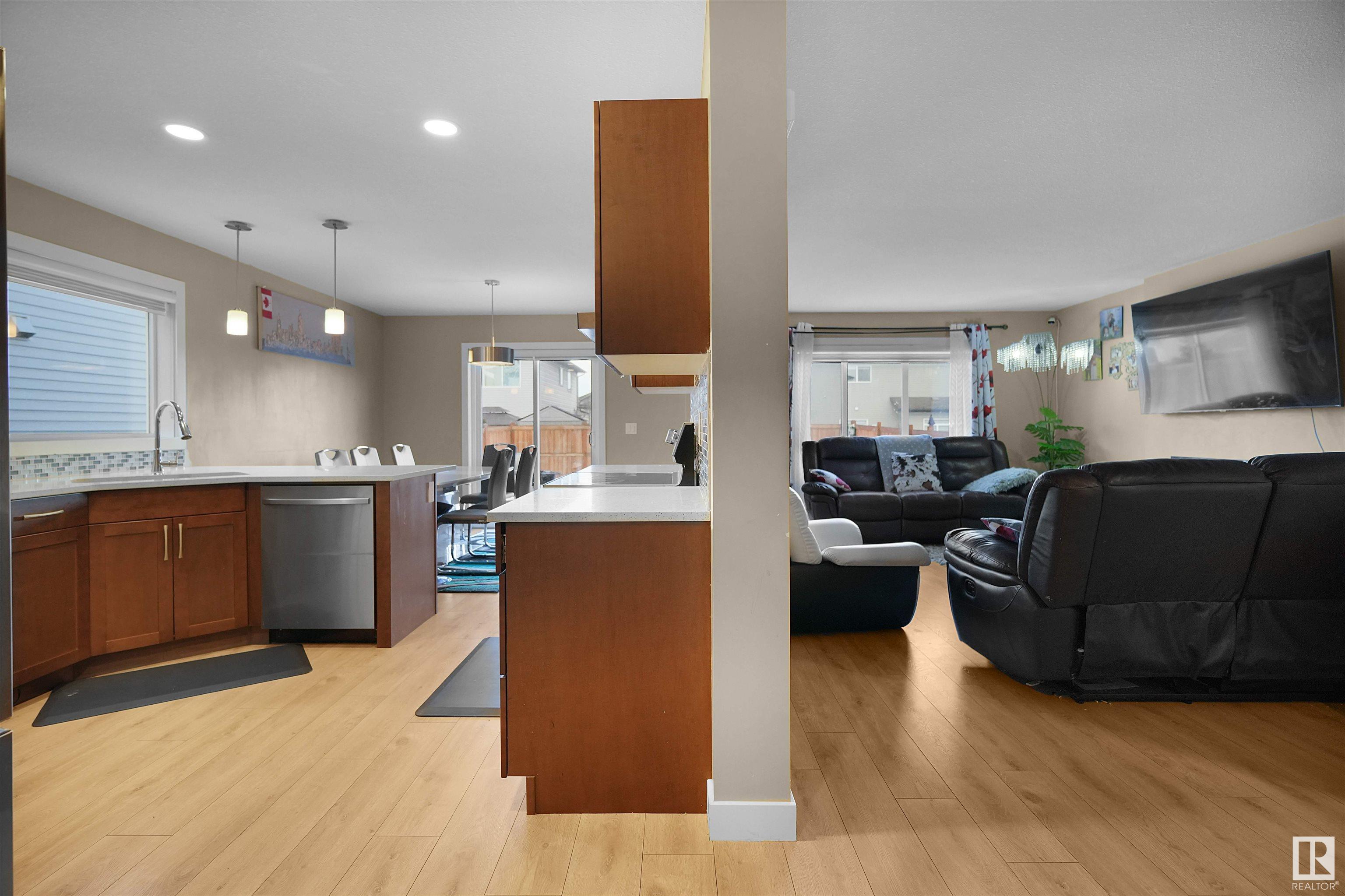      424 40 AV NW , Edmonton,  ,T6T 2G3 ;  Listing Number: MLS E4418484