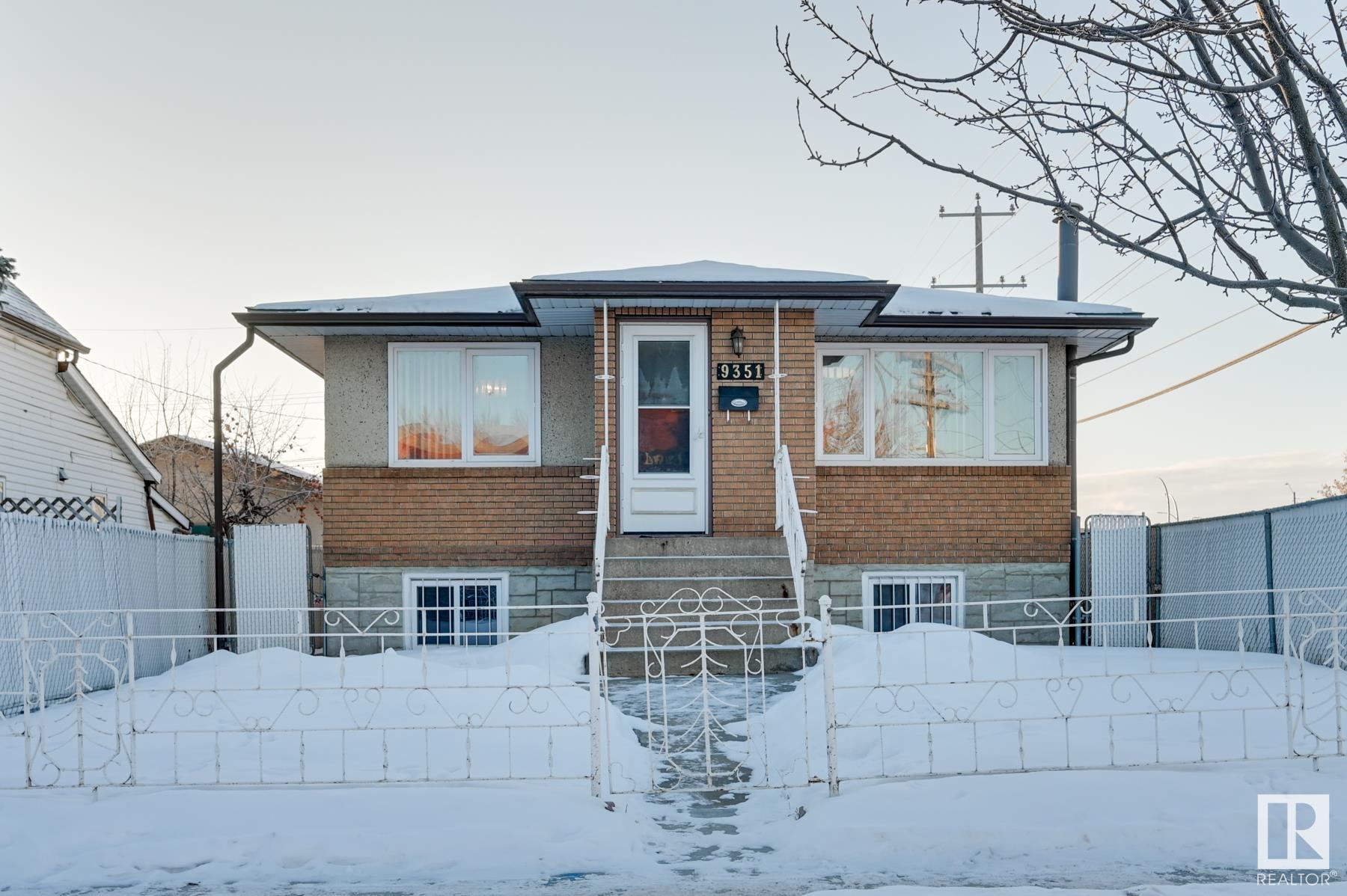      9351 106A AV NW , Edmonton,  ,T5H 0S6 ;  Listing Number: MLS E4418492
