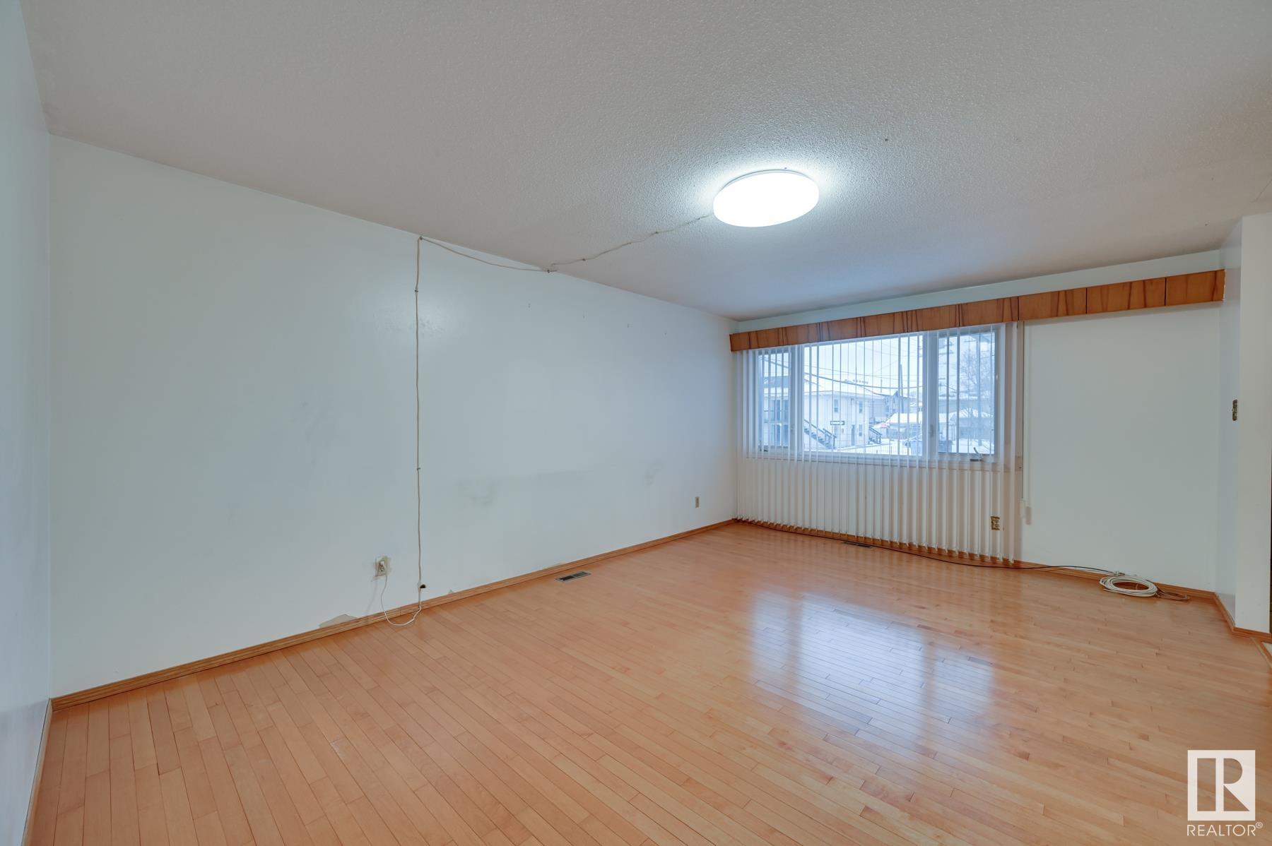      9351 106A AV NW , Edmonton,  ,T5H 0S6 ;  Listing Number: MLS E4418492