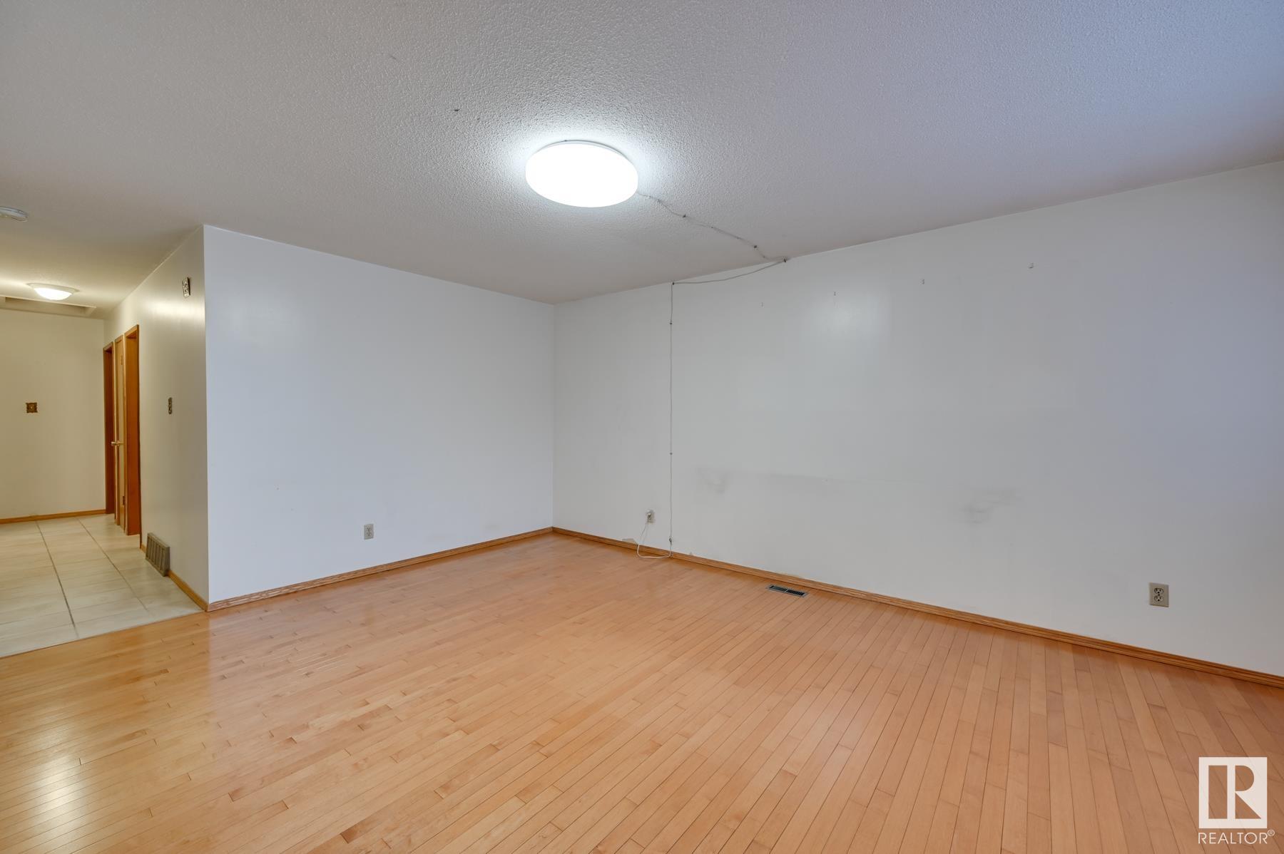      9351 106A AV NW , Edmonton,  ,T5H 0S6 ;  Listing Number: MLS E4418492