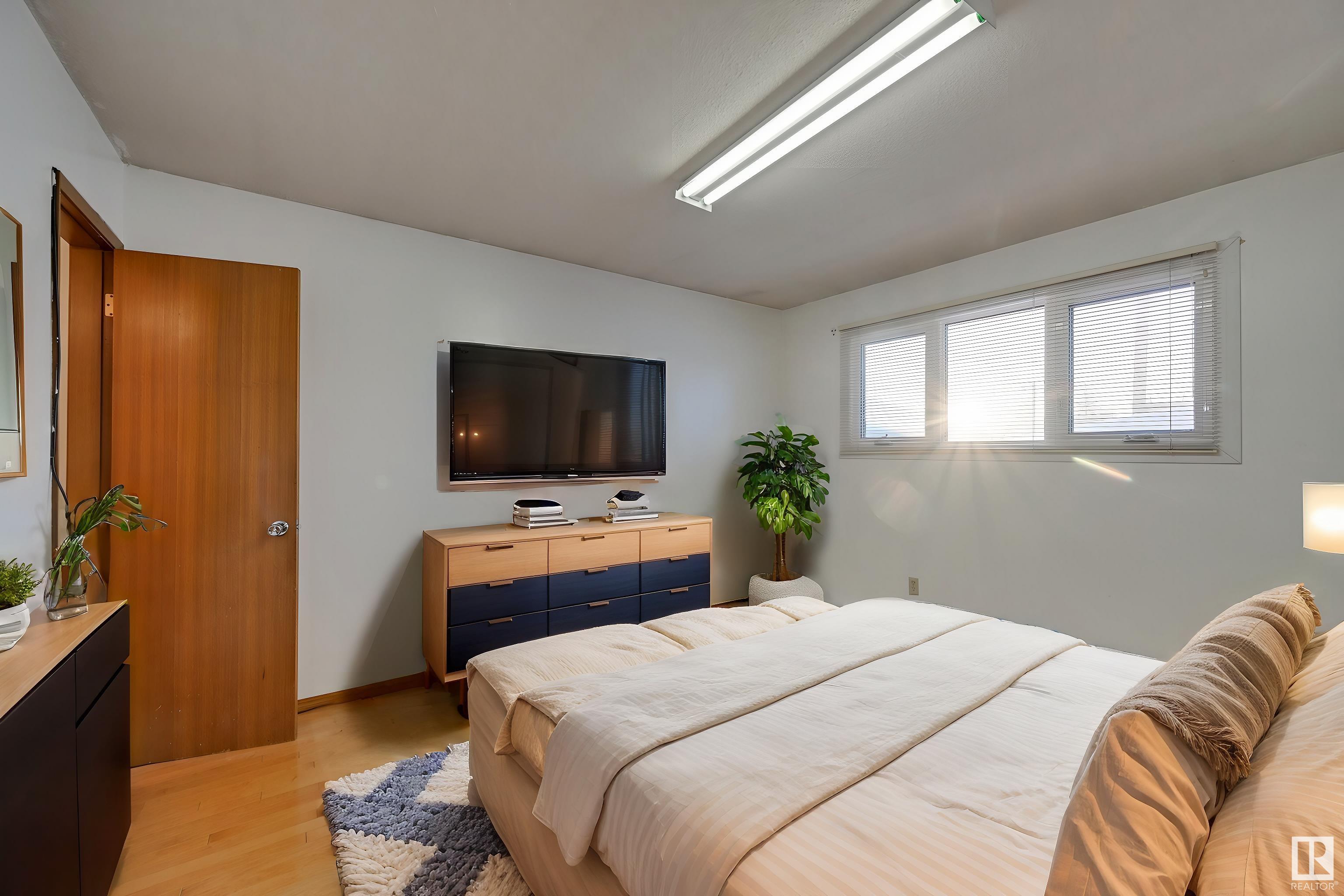      9351 106A AV NW , Edmonton,  ,T5H 0S6 ;  Listing Number: MLS E4418492