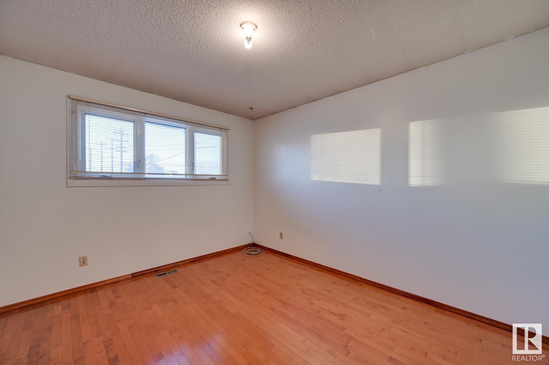      9351 106A AV NW , Edmonton,  ,T5H 0S6 ;  Listing Number: MLS E4418492