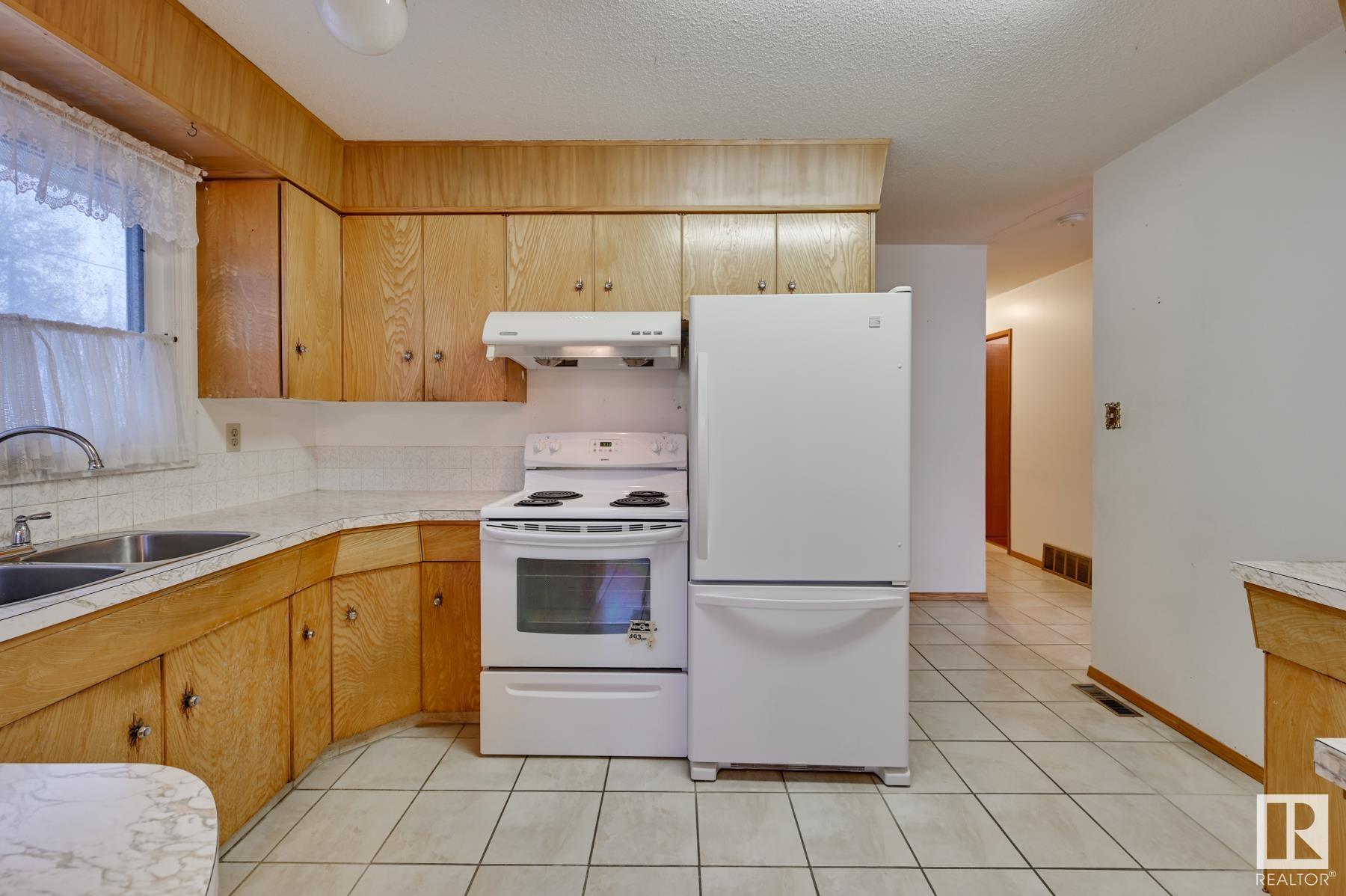      9351 106A AV NW , Edmonton,  ,T5H 0S6 ;  Listing Number: MLS E4418492