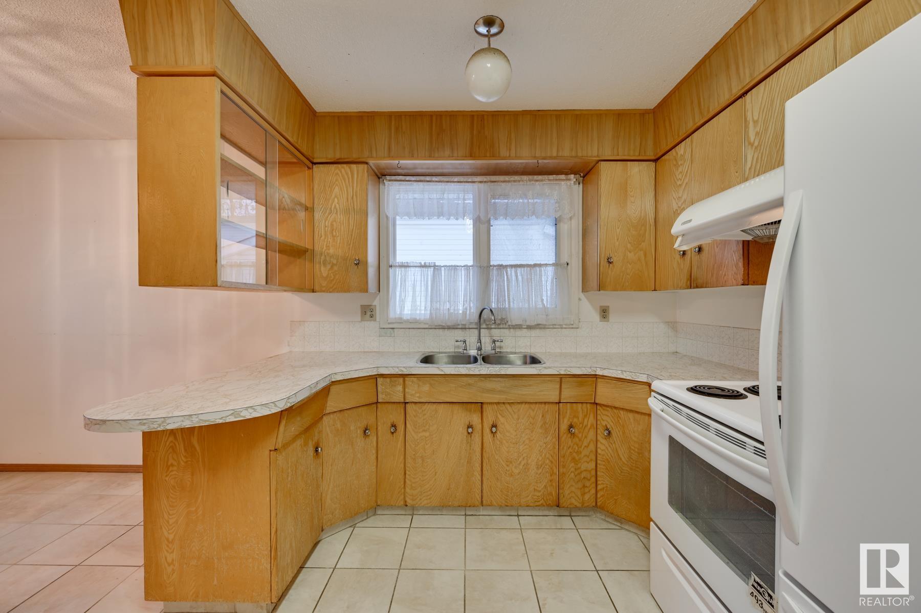      9351 106A AV NW , Edmonton,  ,T5H 0S6 ;  Listing Number: MLS E4418492