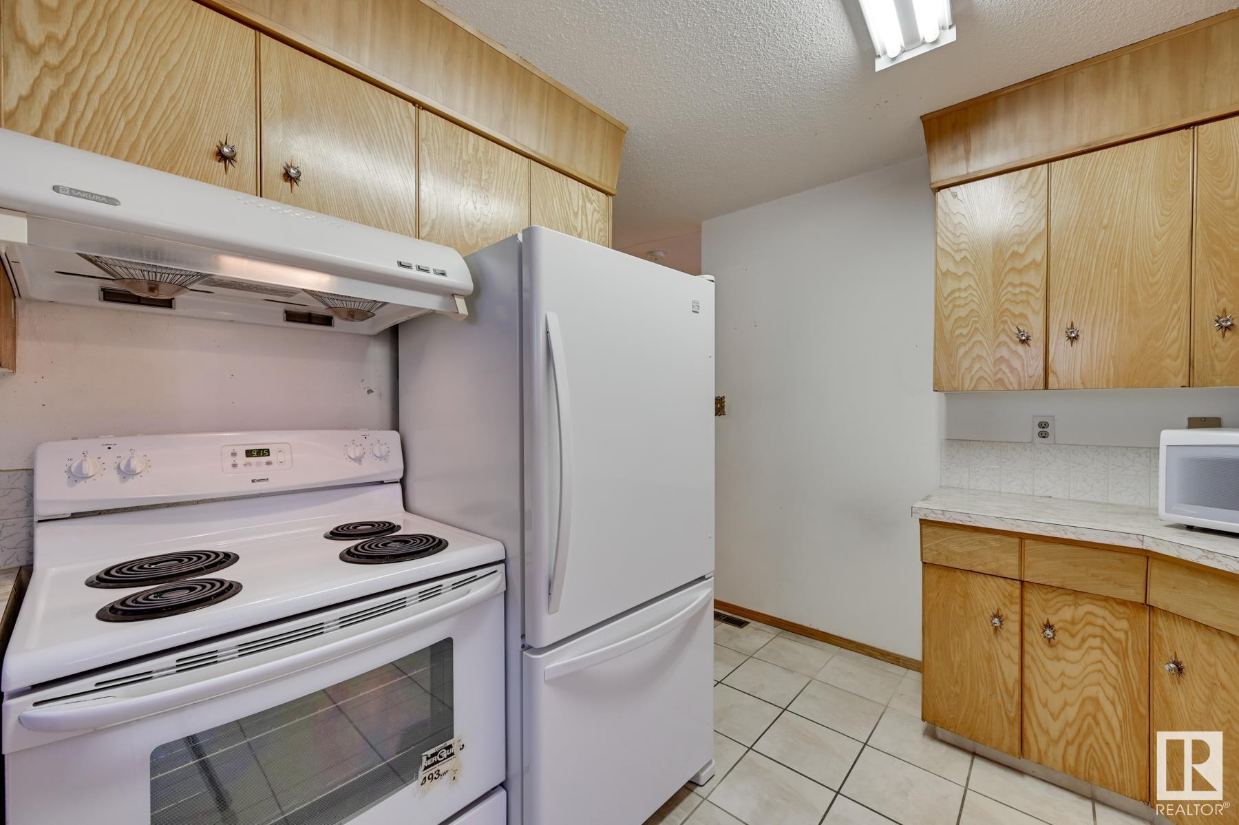      9351 106A AV NW , Edmonton,  ,T5H 0S6 ;  Listing Number: MLS E4418492