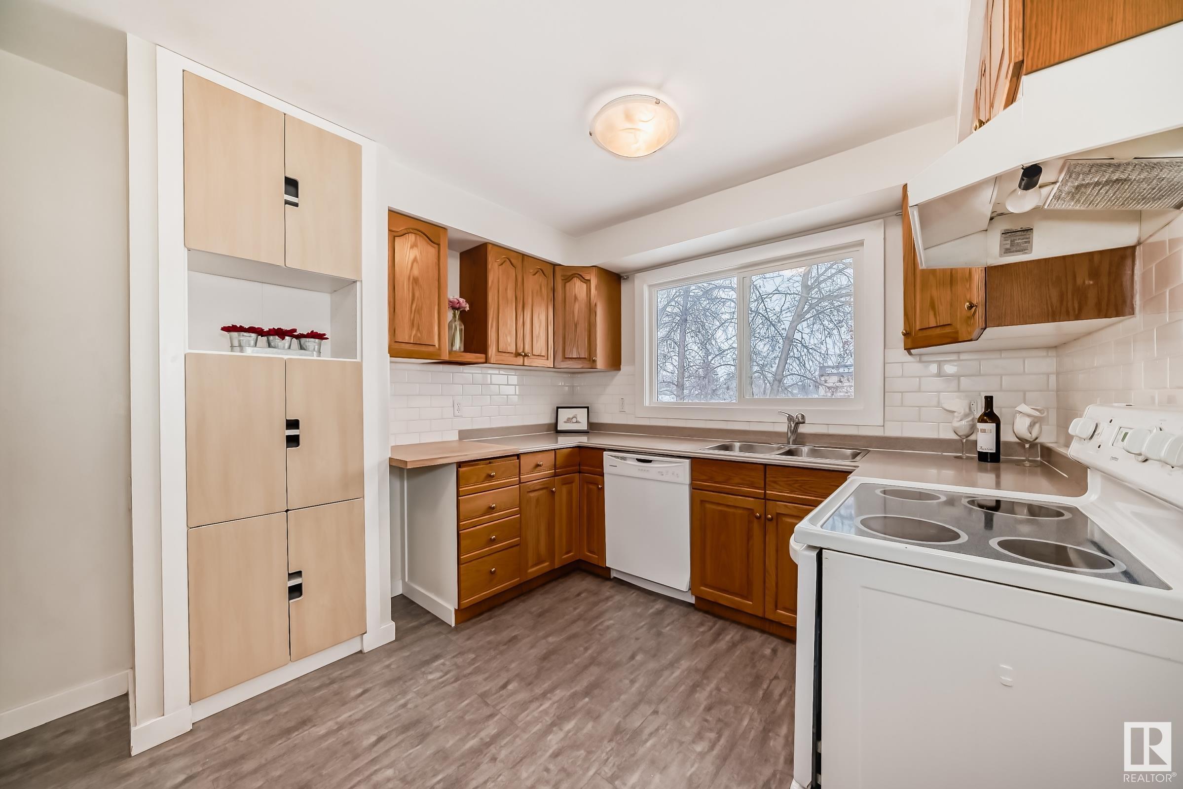     3 ROSEWOOD PL , Sherwood Park,  ,T8A 2H3 ;  Listing Number: MLS E4418493