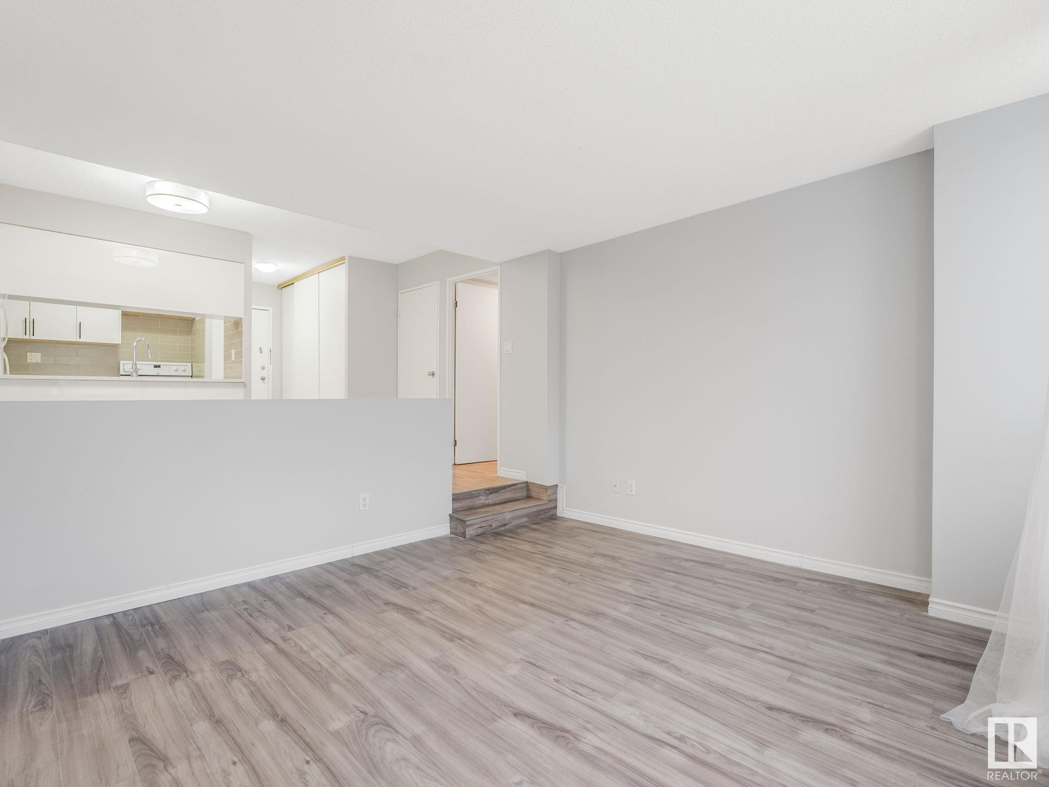      #424 10160 114 ST NW , Edmonton,  ,T5K 2L2 ;  Listing Number: MLS E4418494