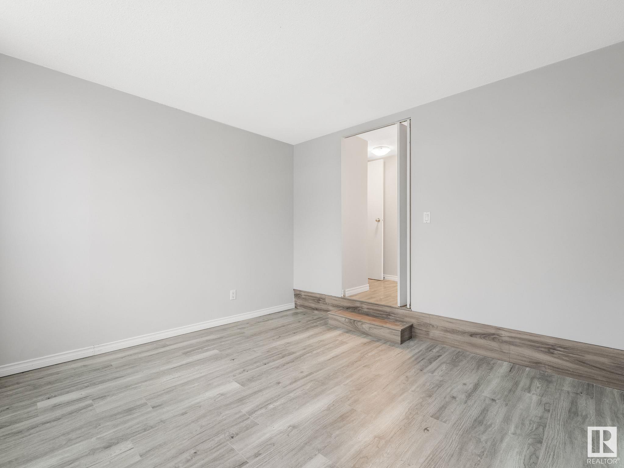      #424 10160 114 ST NW , Edmonton,  ,T5K 2L2 ;  Listing Number: MLS E4418494
