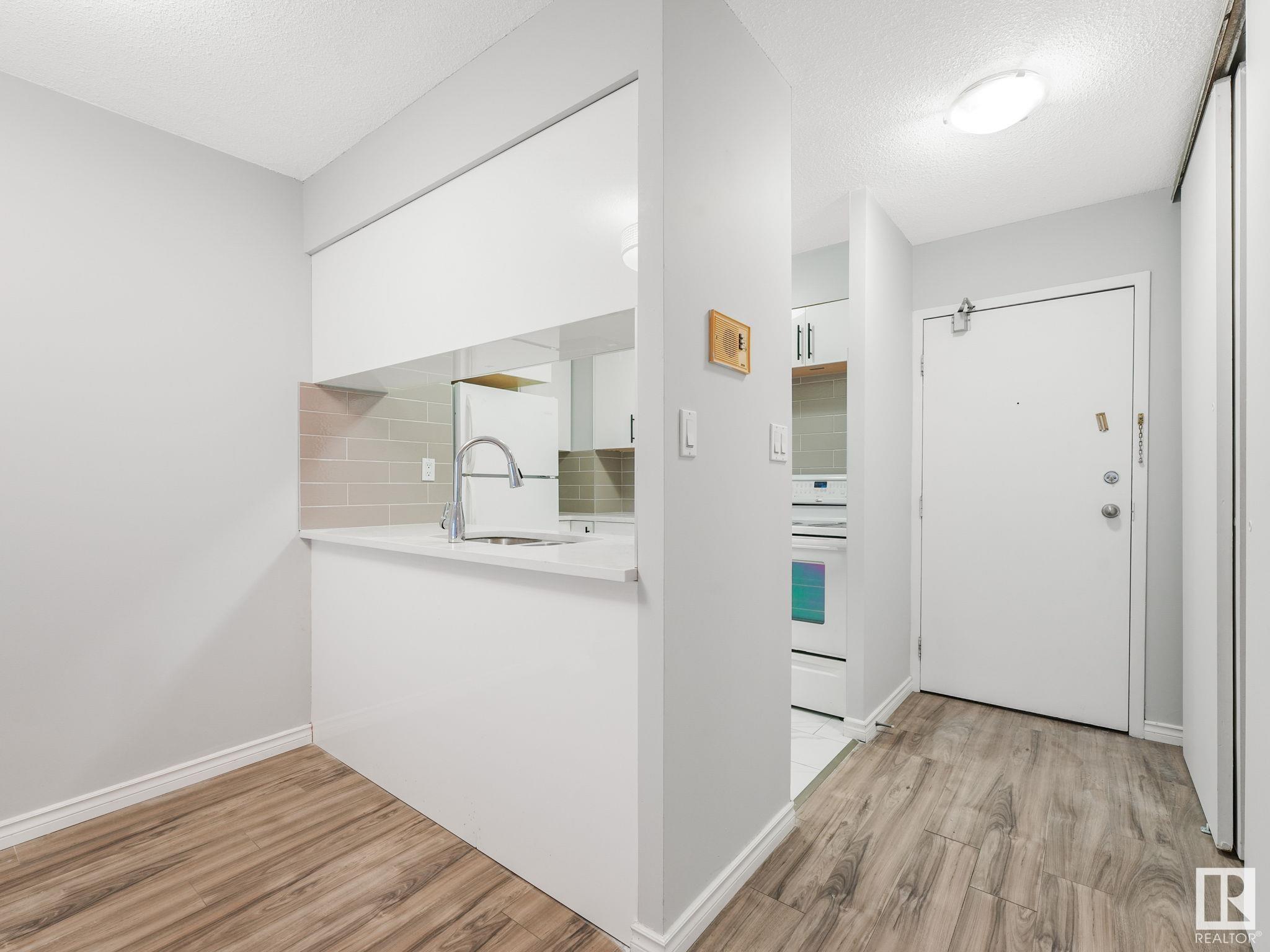      #424 10160 114 ST NW , Edmonton,  ,T5K 2L2 ;  Listing Number: MLS E4418494