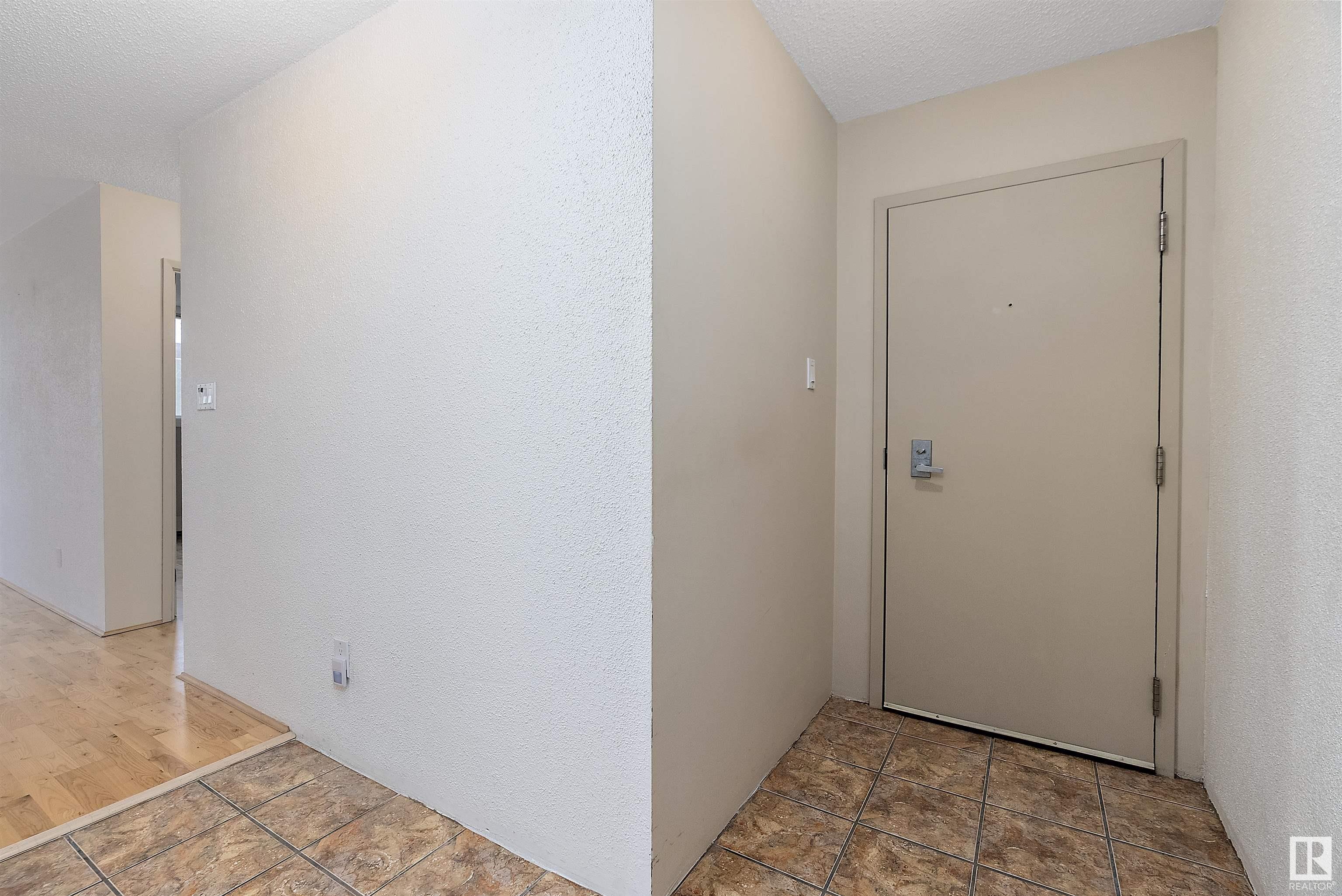      #1001 9916 113 ST NW , Edmonton,  ,T5K 2N3 ;  Listing Number: MLS E4418513