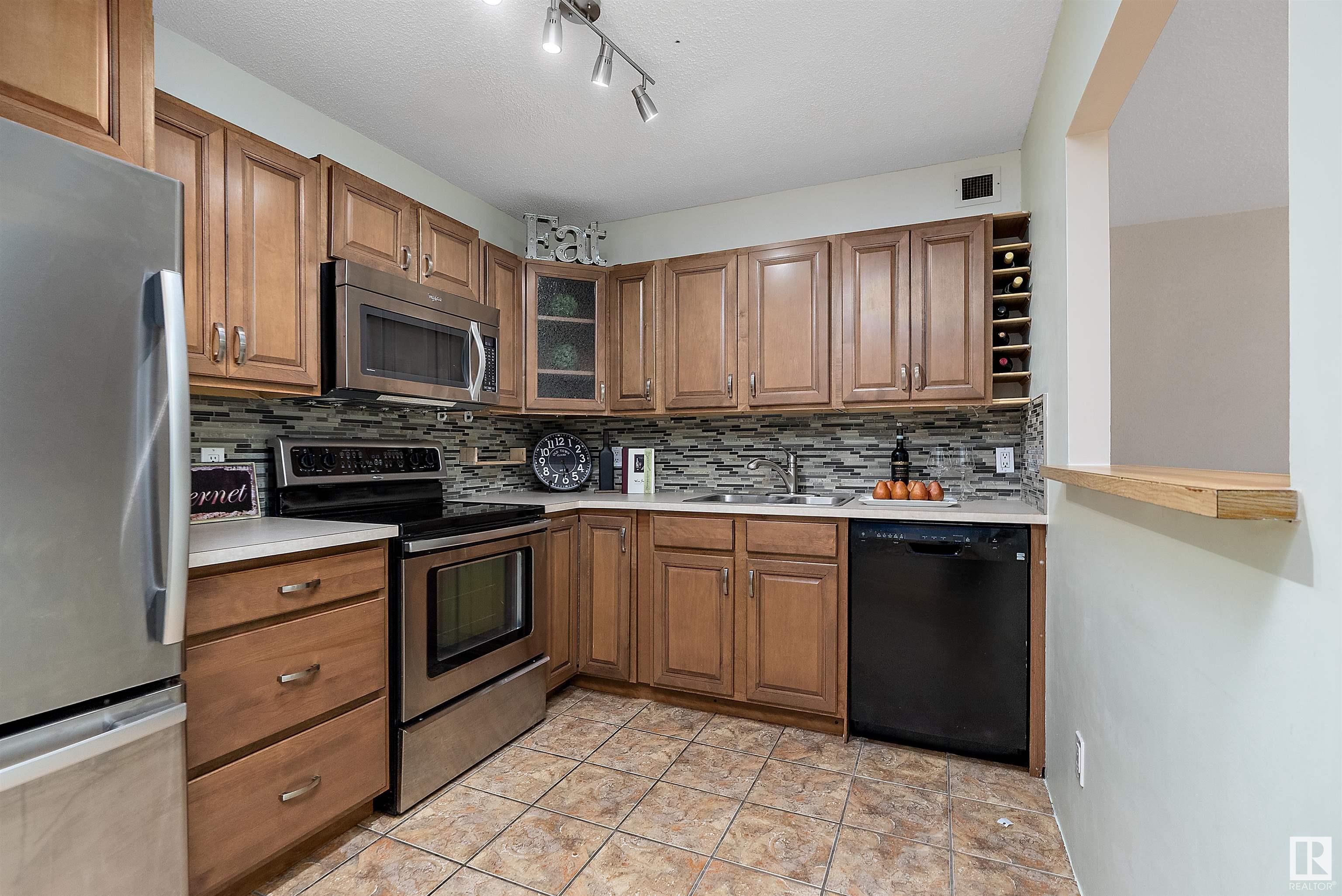      #1001 9916 113 ST NW , Edmonton,  ,T5K 2N3 ;  Listing Number: MLS E4418513