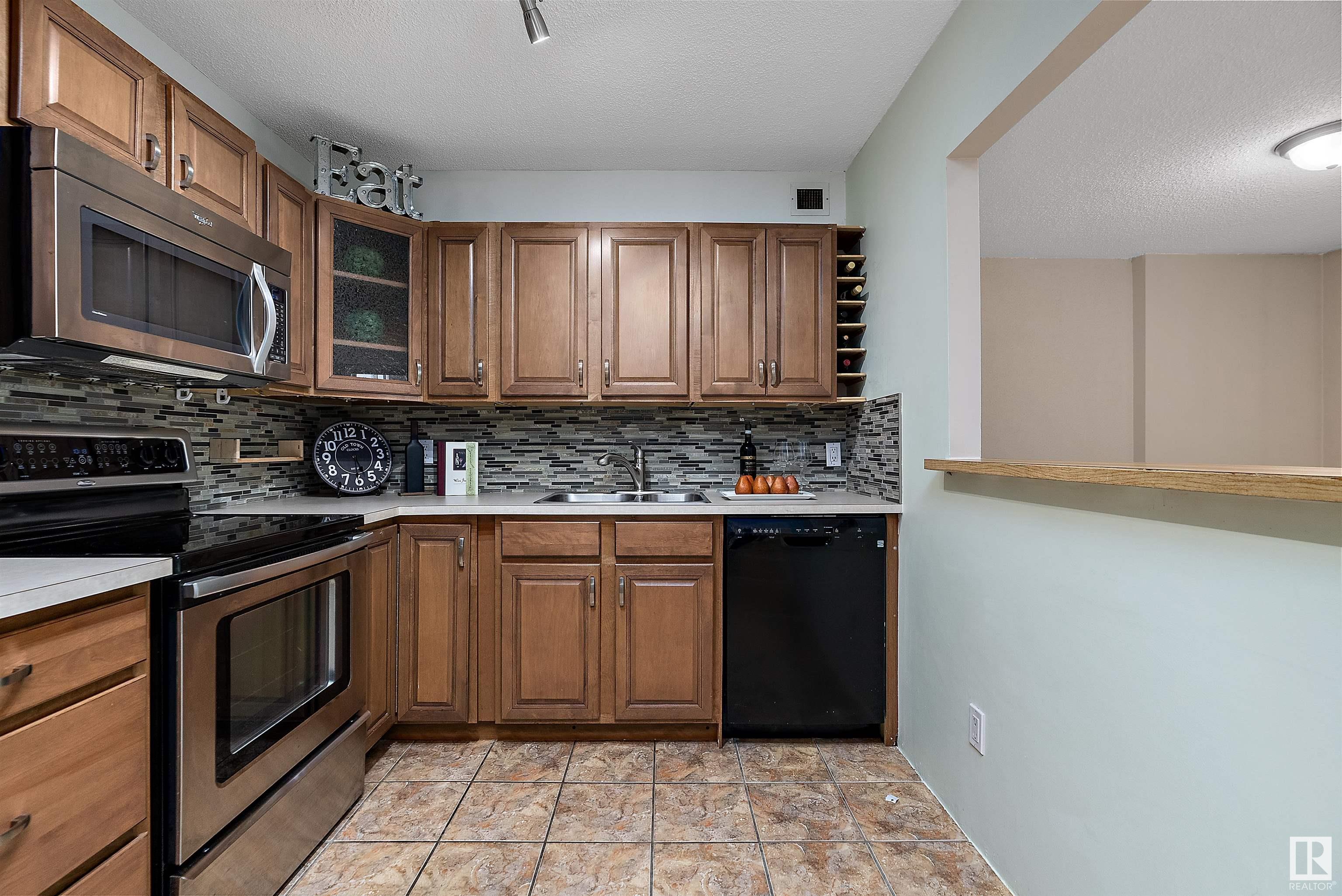      #1001 9916 113 ST NW , Edmonton,  ,T5K 2N3 ;  Listing Number: MLS E4418513