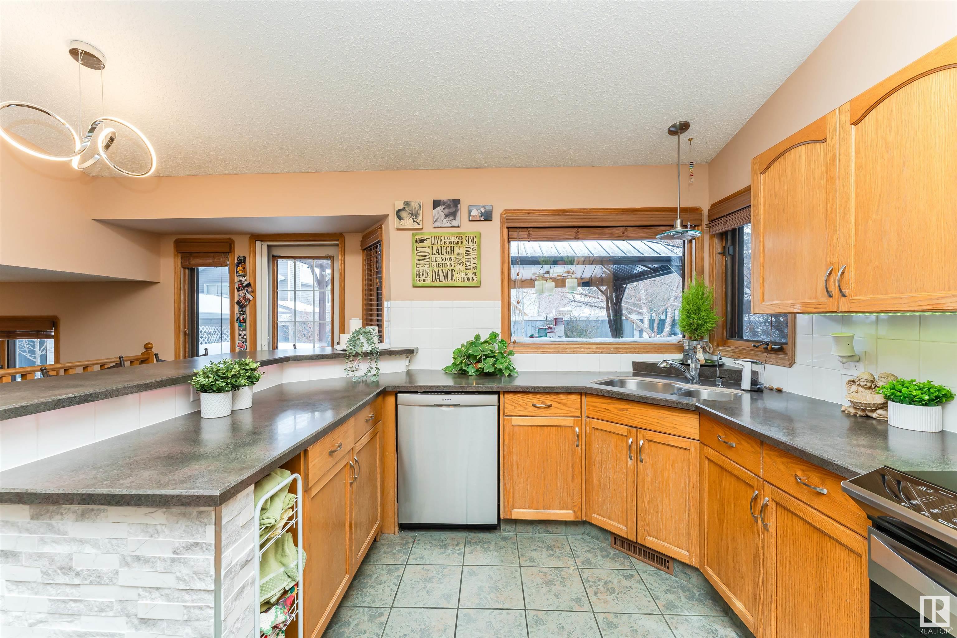      3 FAIRWAY DR , Spruce Grove,  ,T7X 3C9 ;  Listing Number: MLS E4418522