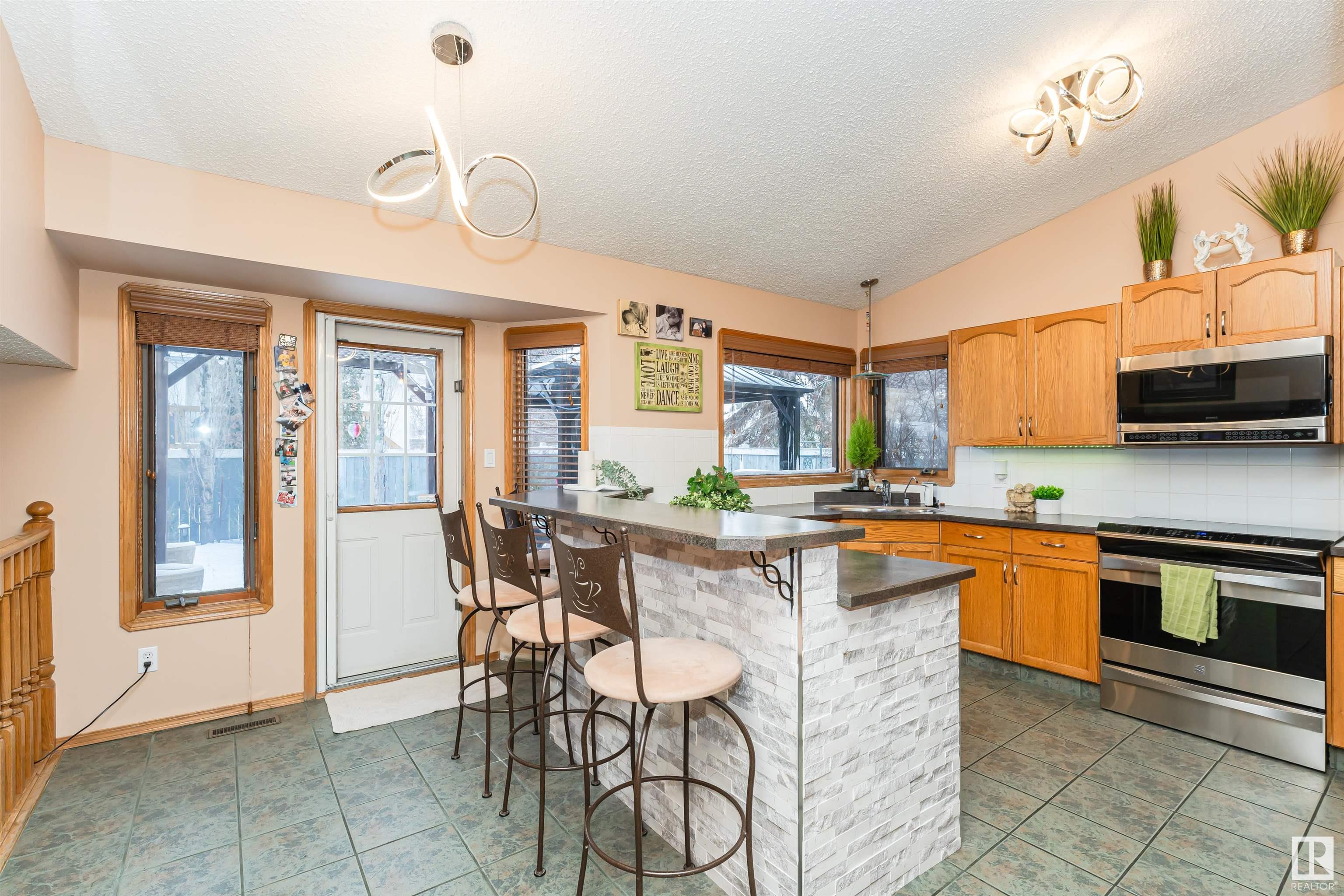      3 FAIRWAY DR , Spruce Grove,  ,T7X 3C9 ;  Listing Number: MLS E4418522