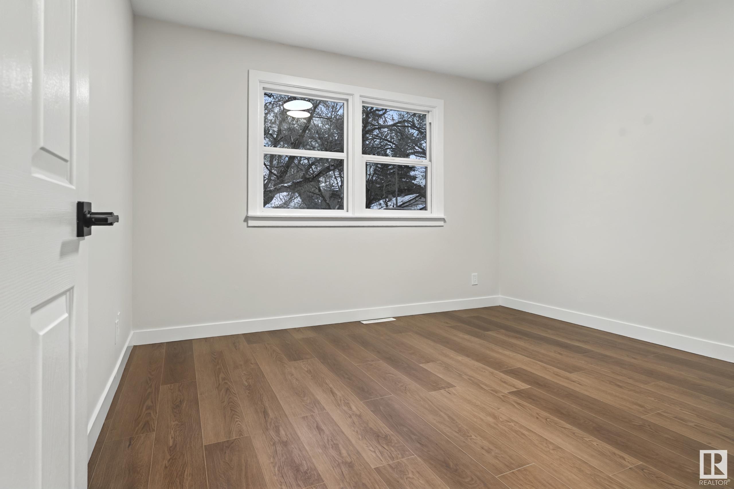      12111 39 ST NW , Edmonton,  ,T5W 2J9 ;  Listing Number: MLS E4418537