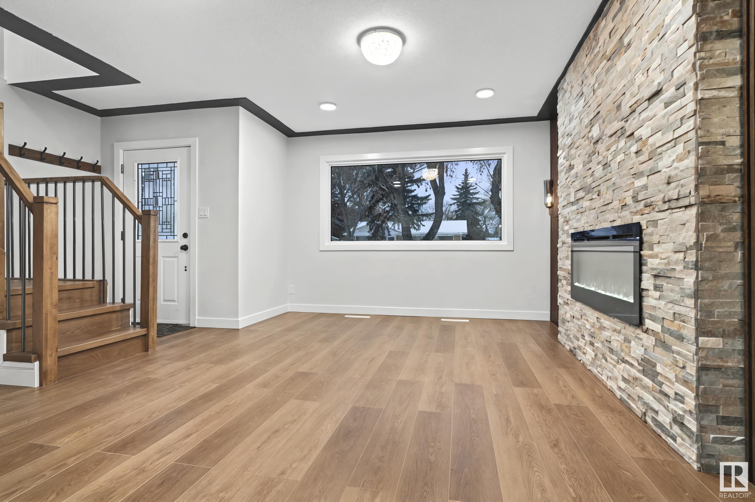      12111 39 ST NW , Edmonton,  ,T5W 2J9 ;  Listing Number: MLS E4418537