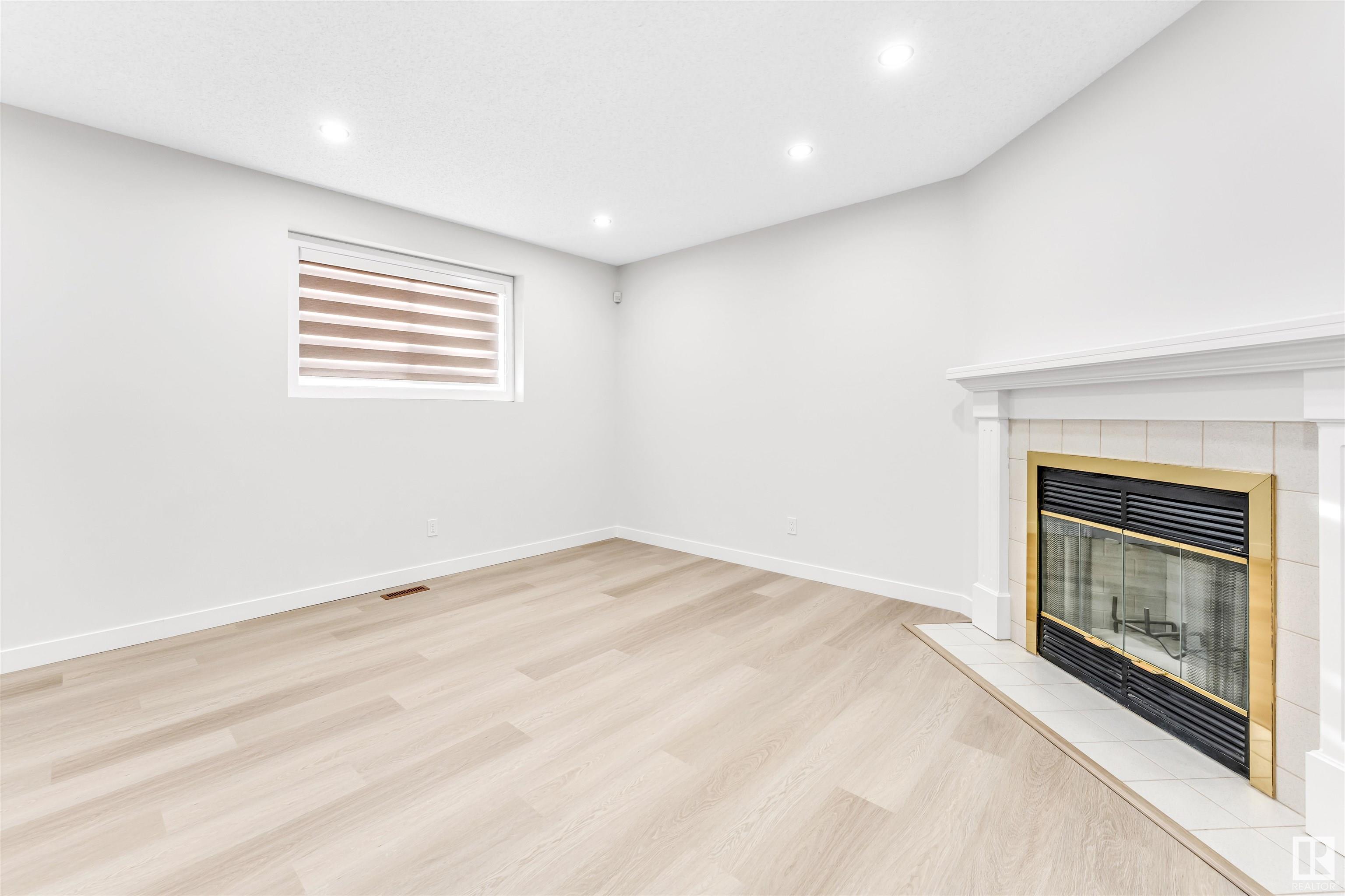      525 JELLETT WY NW , Edmonton,  ,T6L 6P9 ;  Listing Number: MLS E4418549