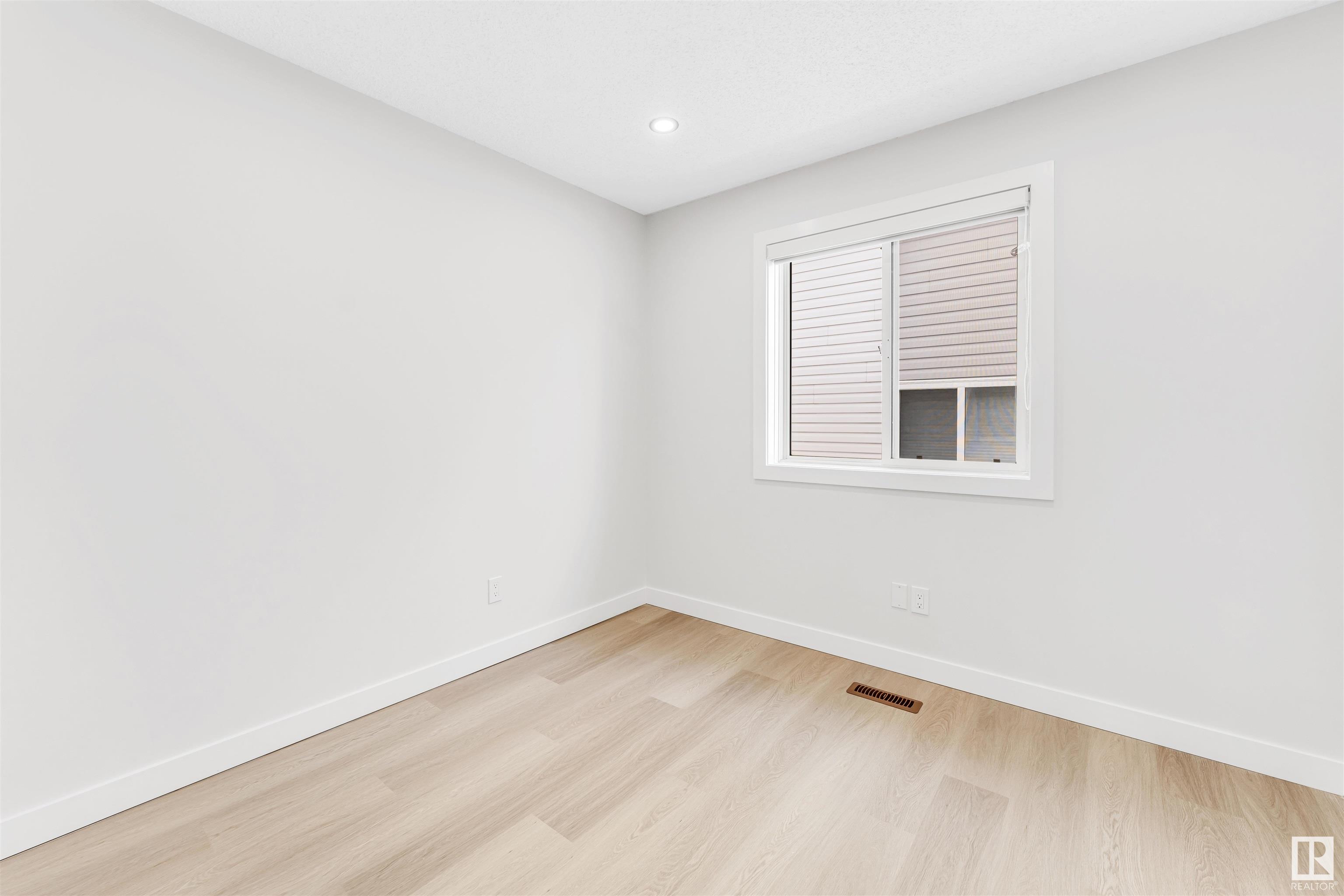      525 JELLETT WY NW , Edmonton,  ,T6L 6P9 ;  Listing Number: MLS E4418549
