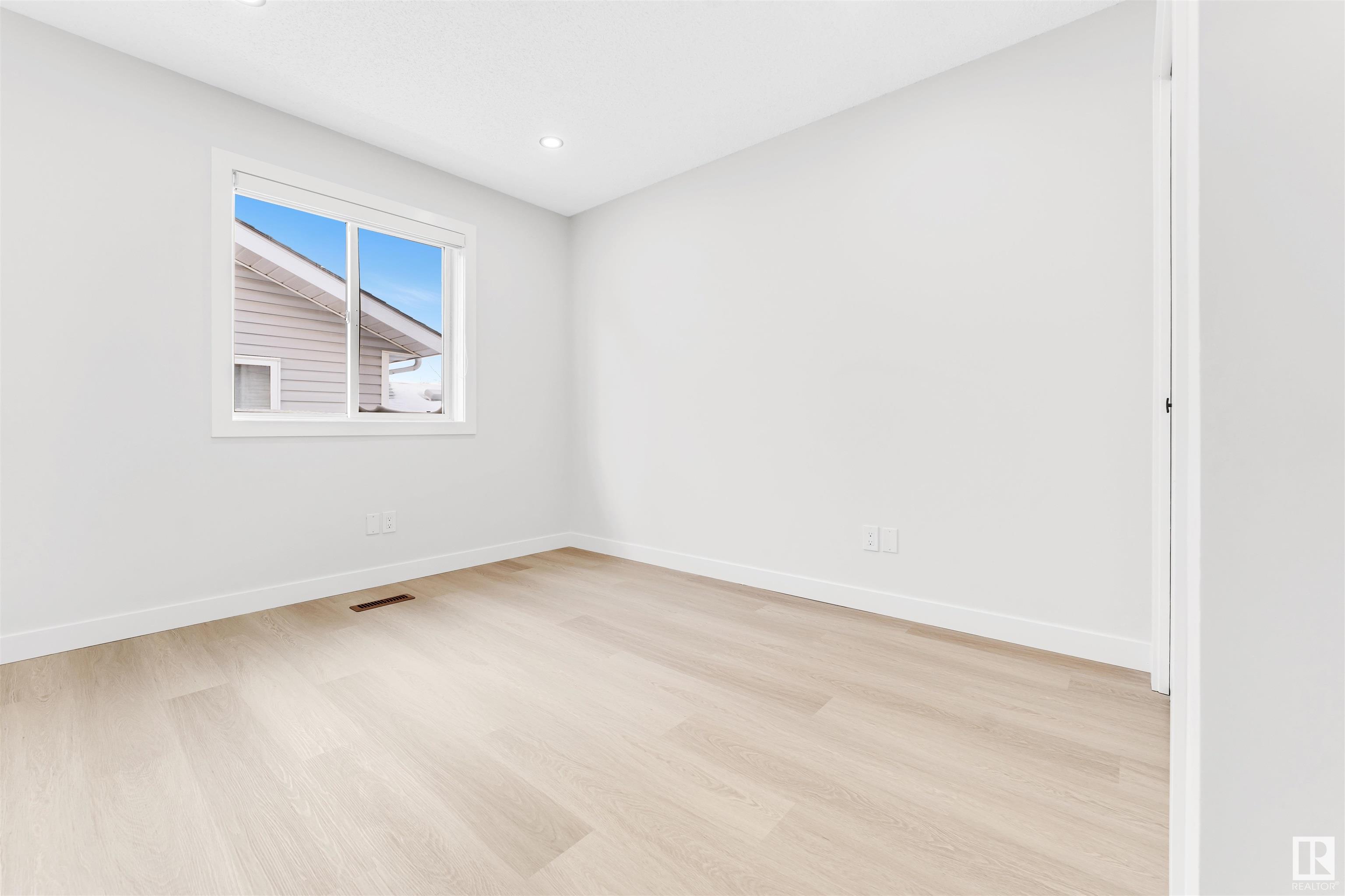      525 JELLETT WY NW , Edmonton,  ,T6L 6P9 ;  Listing Number: MLS E4418549