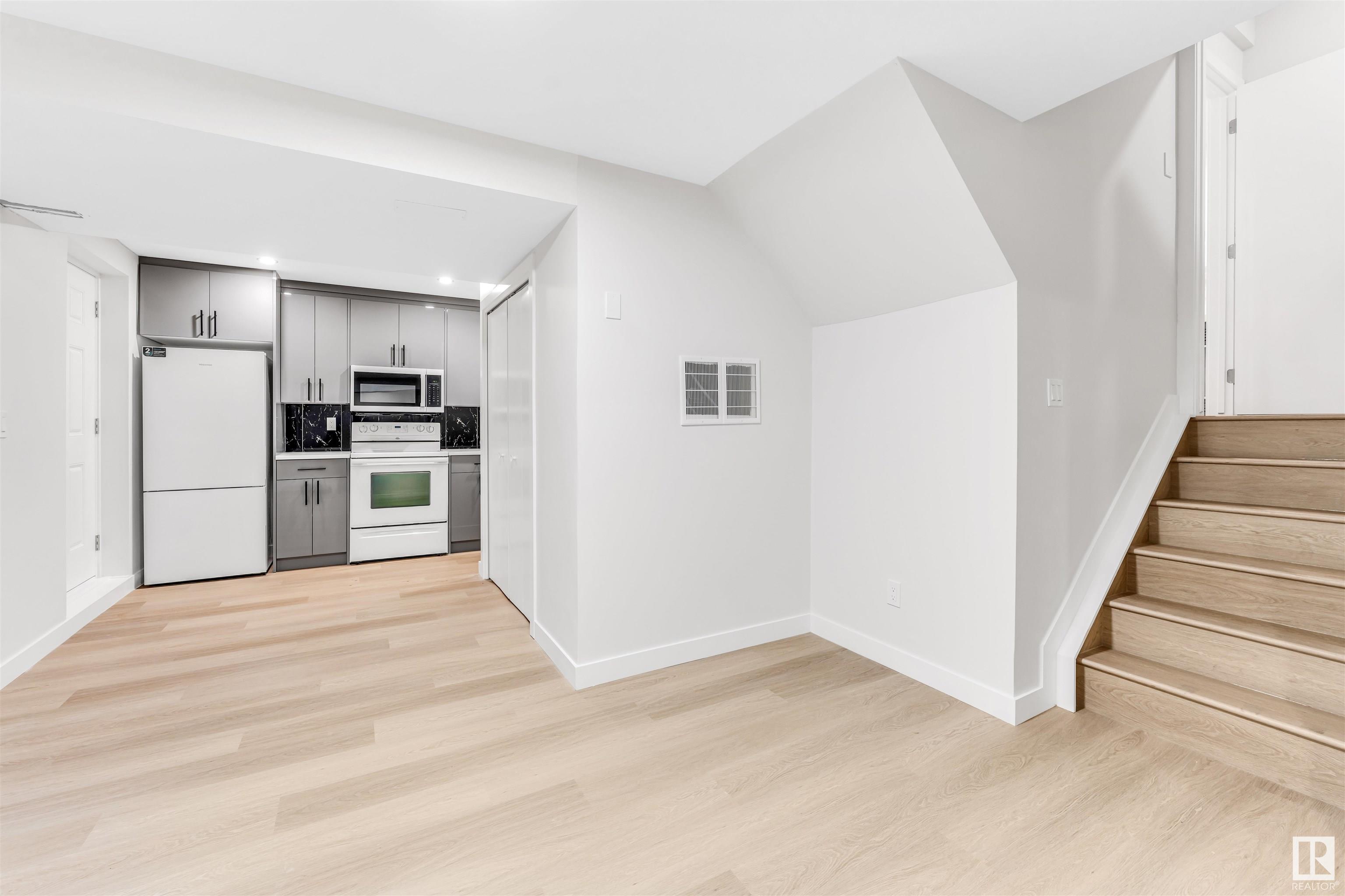      525 JELLETT WY NW , Edmonton,  ,T6L 6P9 ;  Listing Number: MLS E4418549