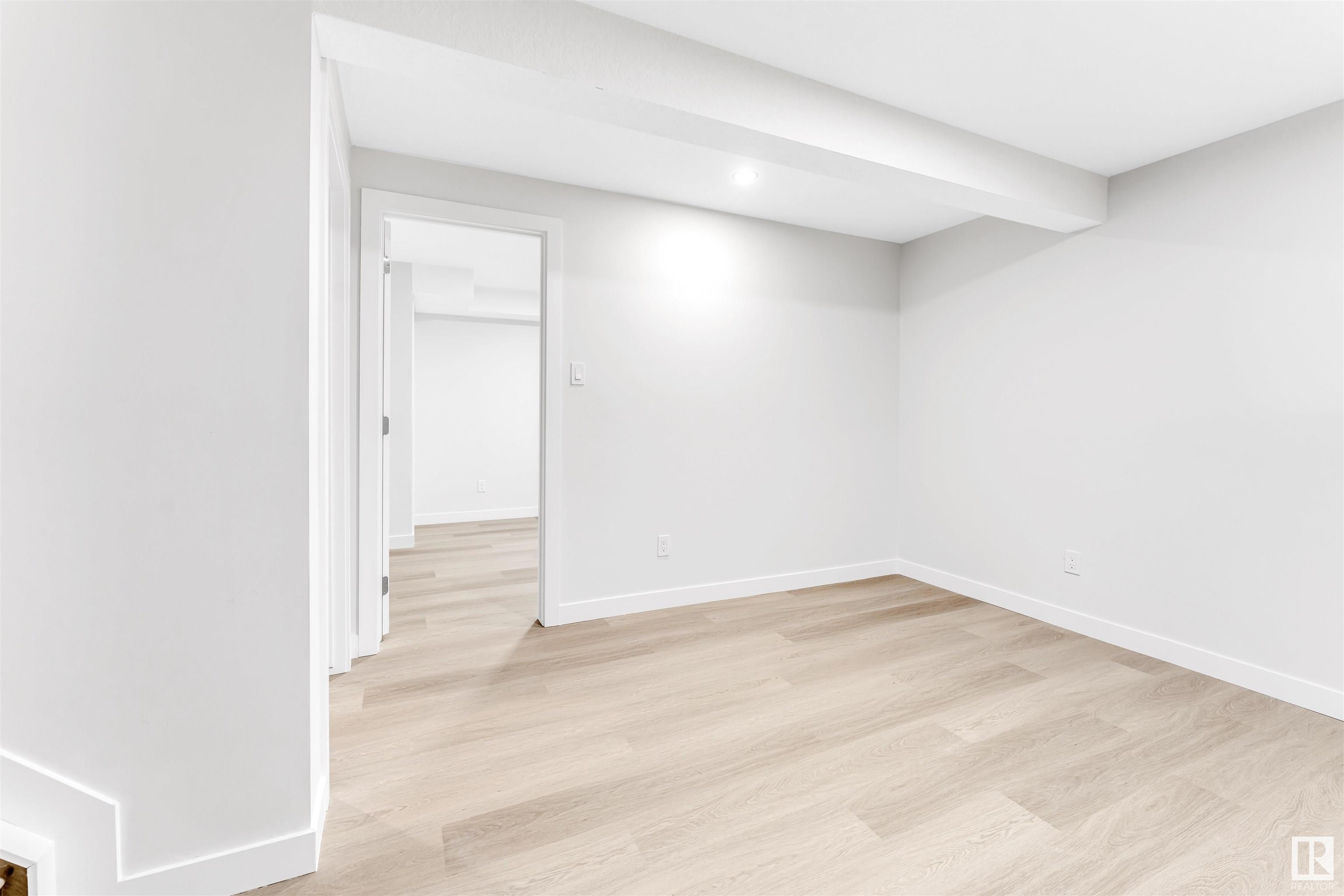      525 JELLETT WY NW , Edmonton,  ,T6L 6P9 ;  Listing Number: MLS E4418549