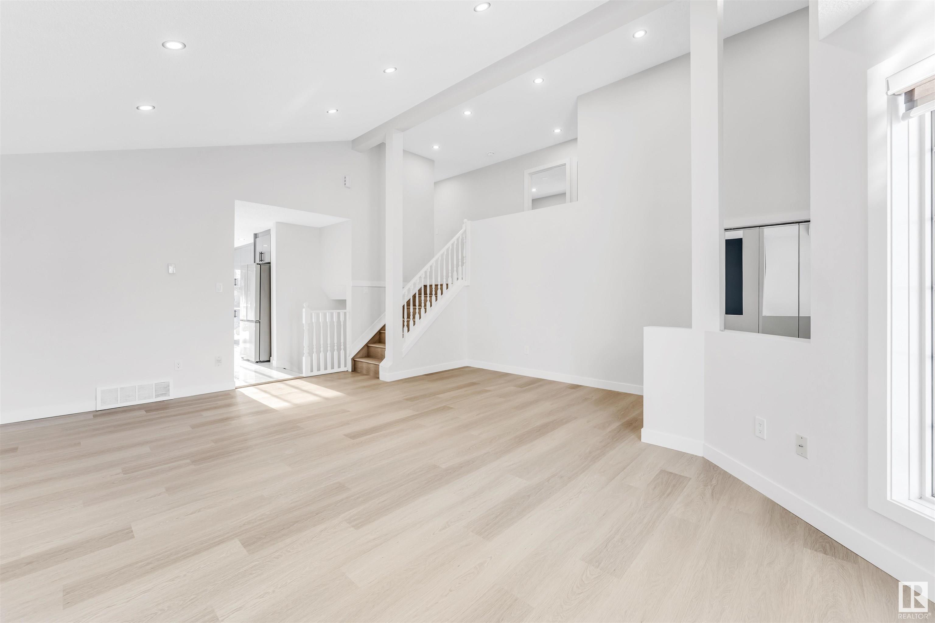      525 JELLETT WY NW , Edmonton,  ,T6L 6P9 ;  Listing Number: MLS E4418549