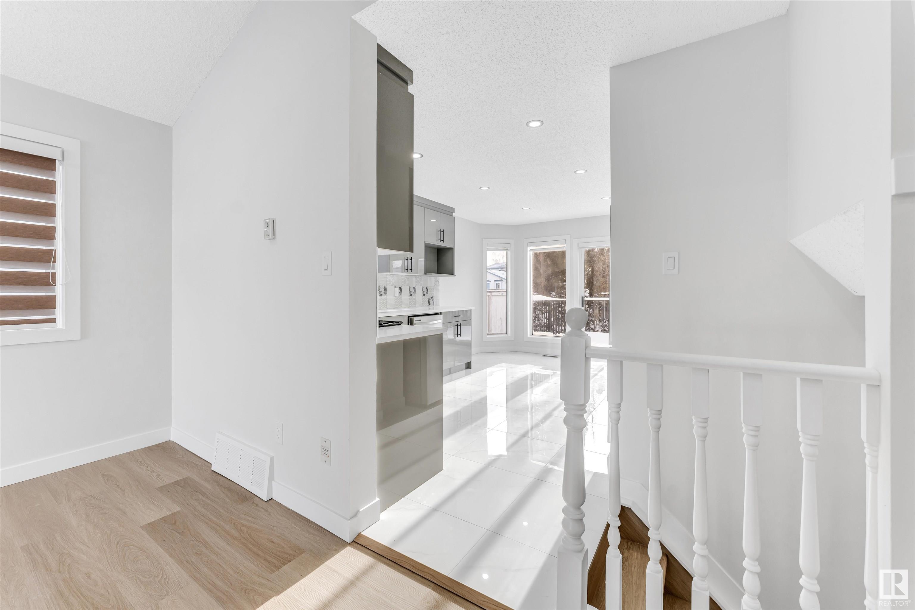      525 JELLETT WY NW , Edmonton,  ,T6L 6P9 ;  Listing Number: MLS E4418549