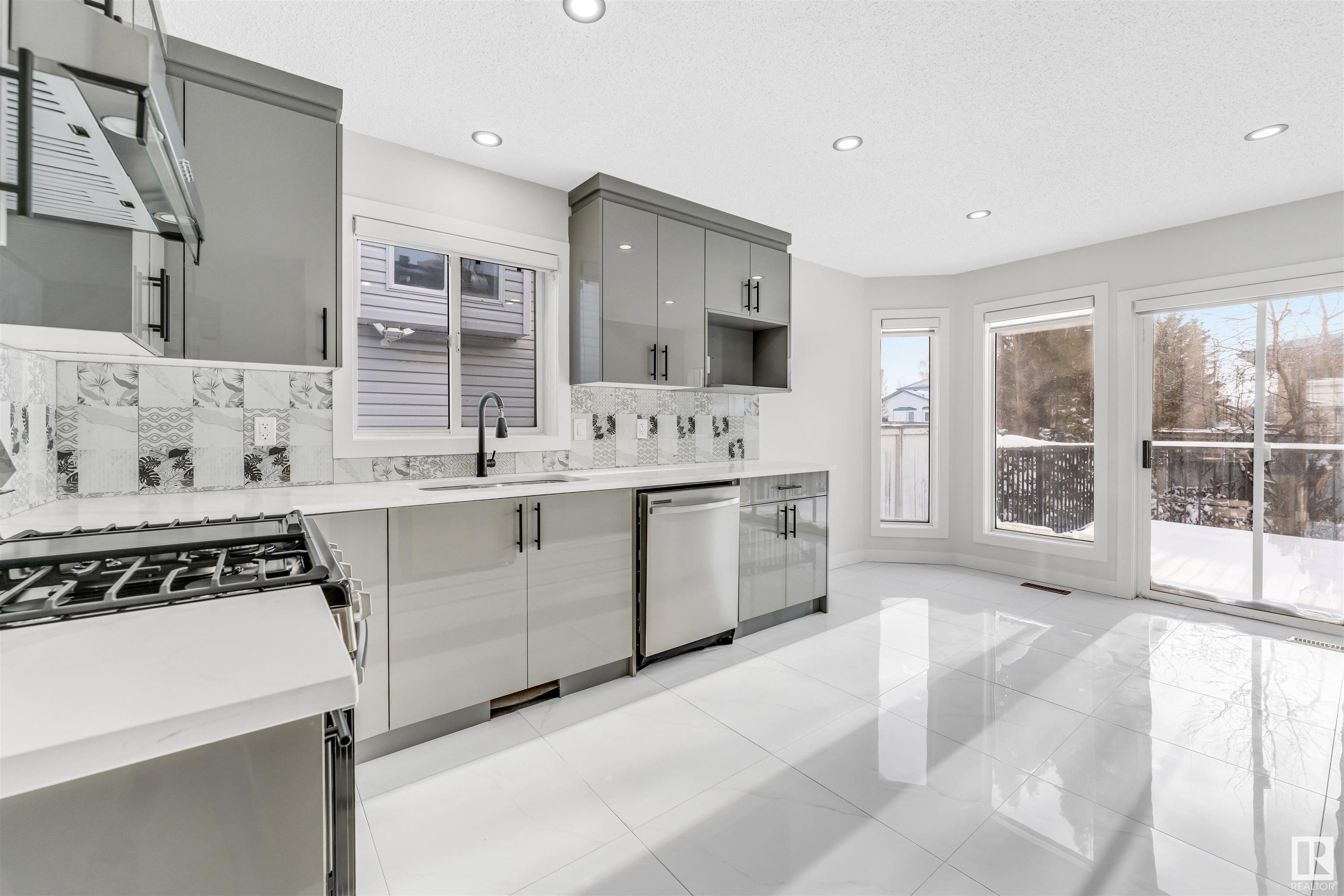      525 JELLETT WY NW , Edmonton,  ,T6L 6P9 ;  Listing Number: MLS E4418549